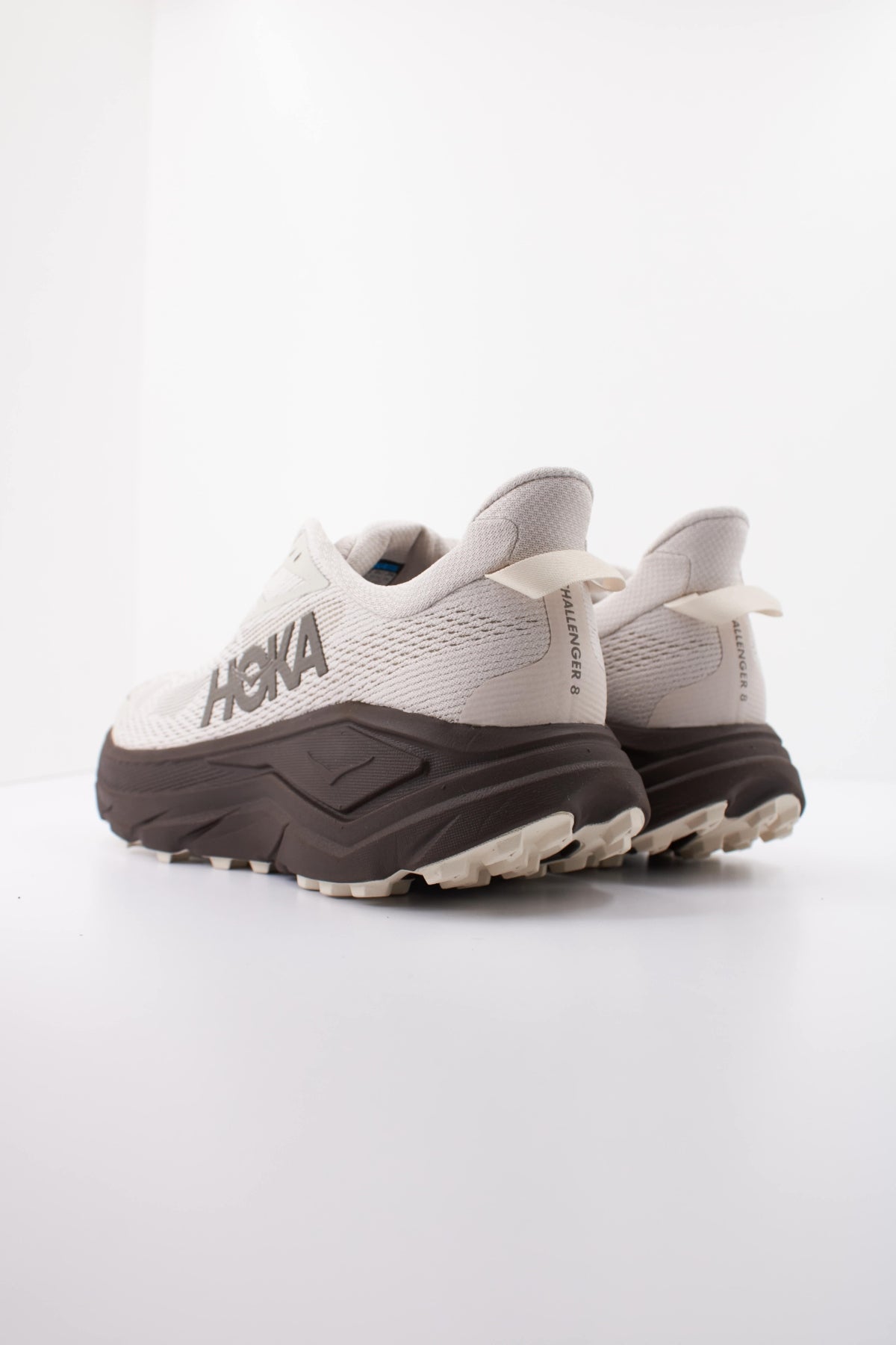 HOKA ZAPATILLA CHALLENGER  en color BEIS  (4)