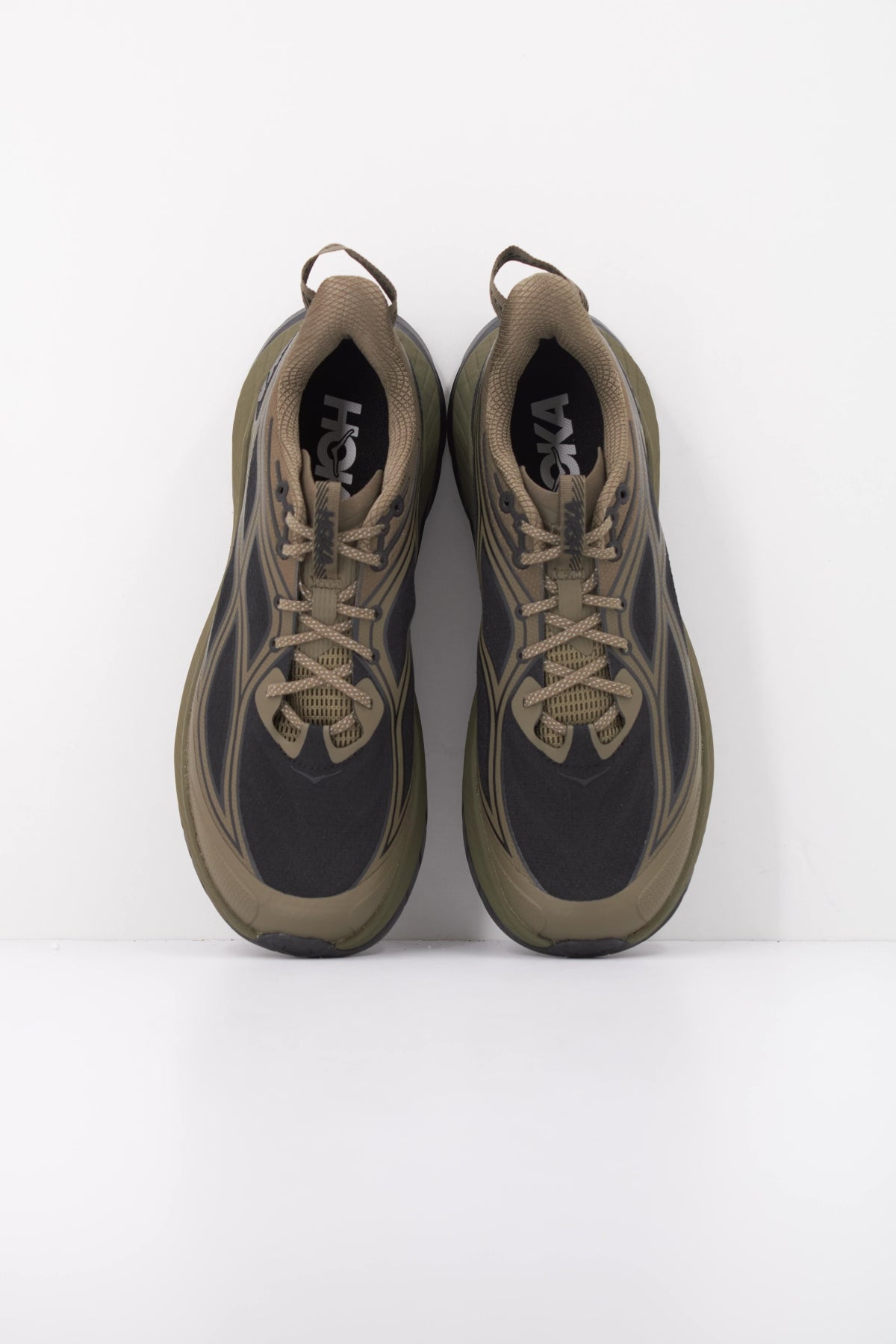 HOKA MHO ZAPATILLA MACH REMASTERE en color VERDE  (3)
