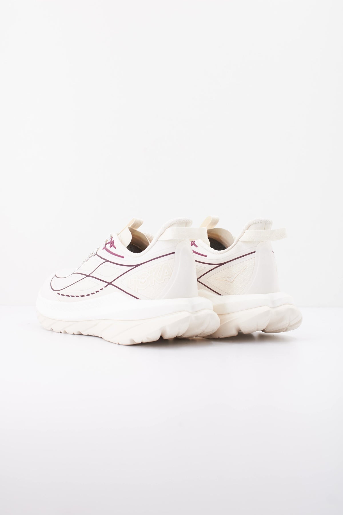HOKA MHO ZAPATILLA W MACH REMASTE en color BLANCO  (4)