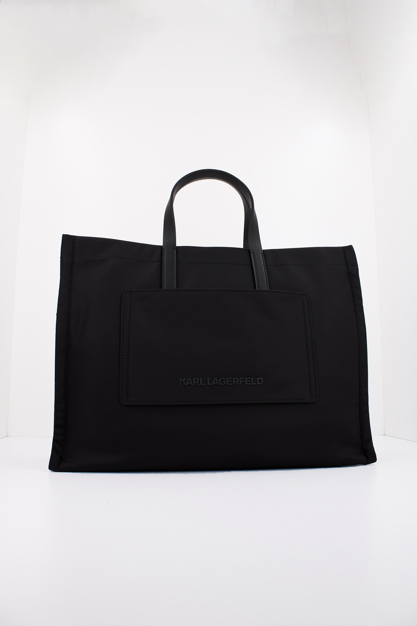 KARL LAGERFELD K/IKONIK . NYLON LG CB T en color NEGRO  (2)