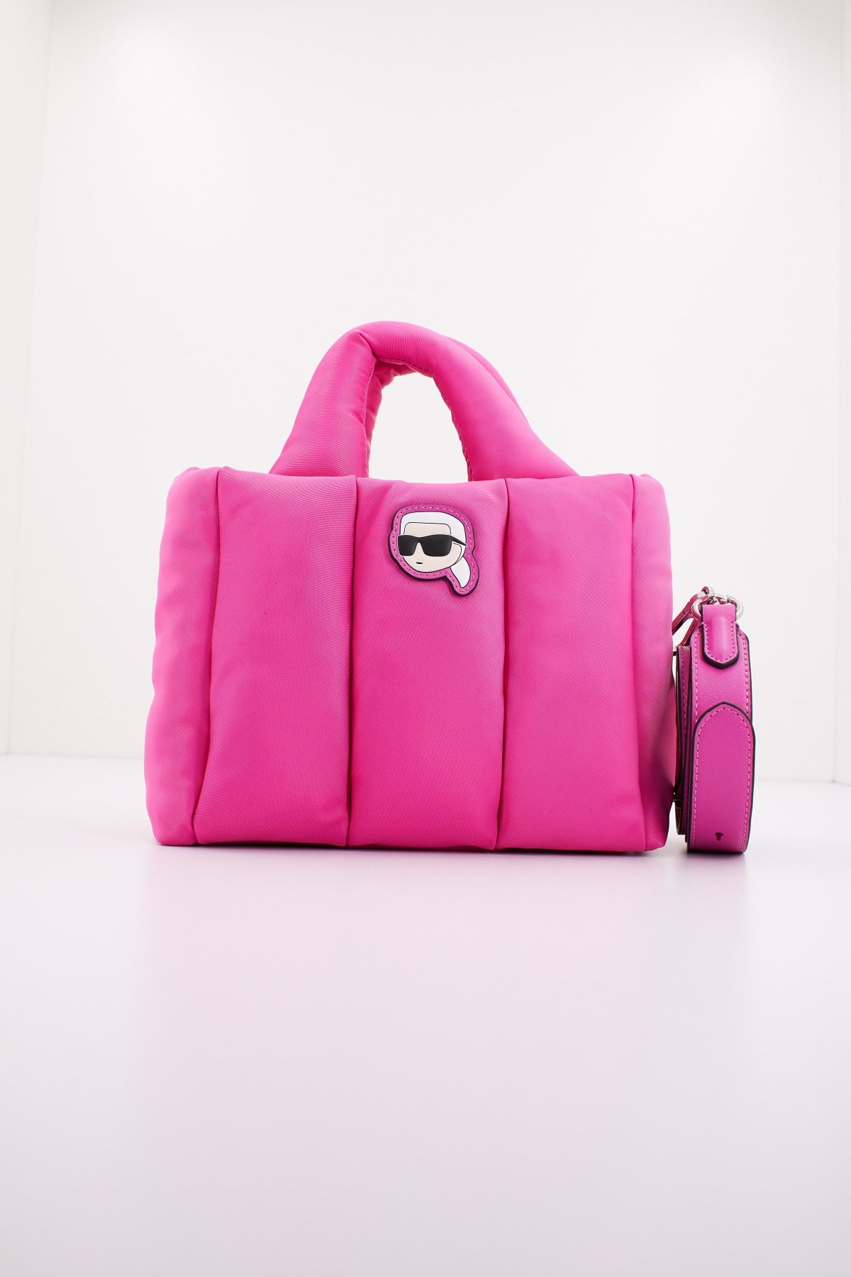 KARL LAGERFELD K/IKONIK . NYLON PUFF S en color ROSA  (1)