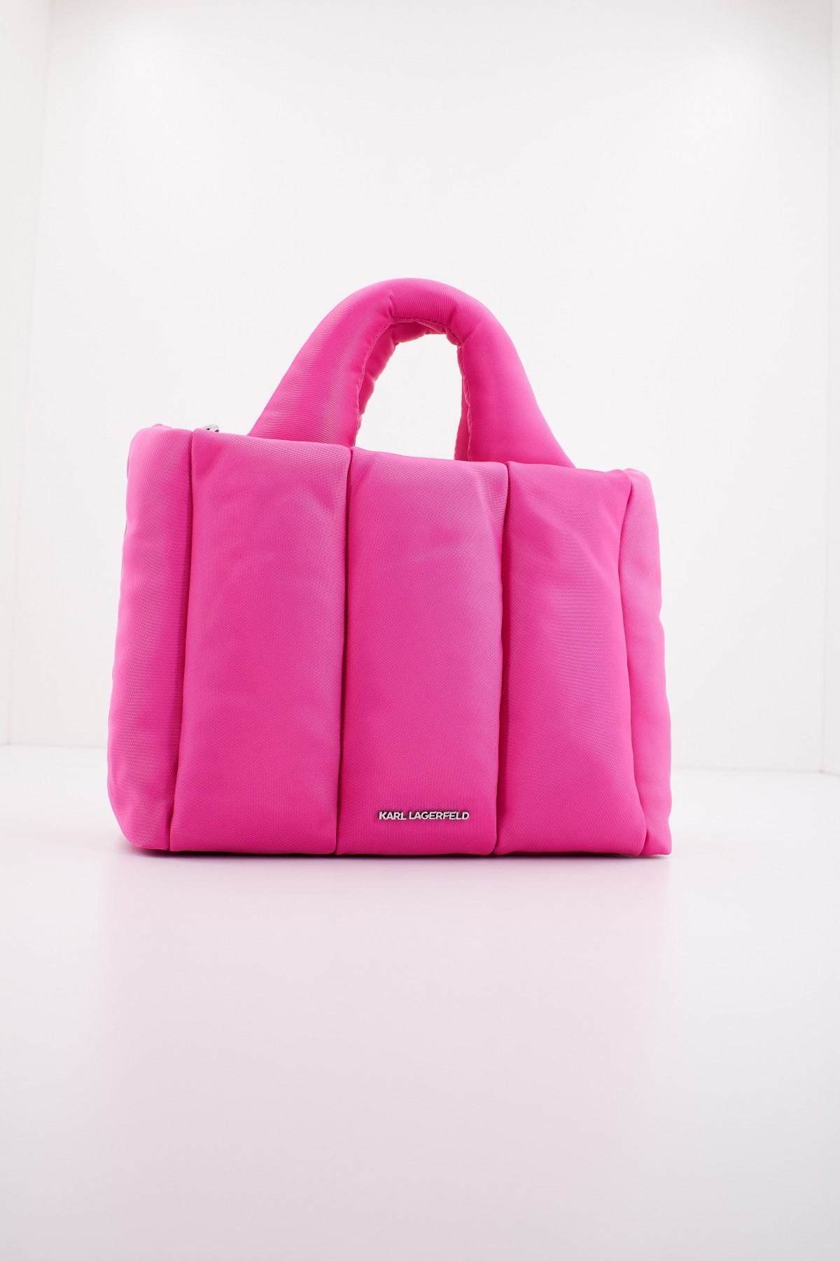 KARL LAGERFELD K/IKONIK . NYLON PUFF S en color ROSA  (3)
