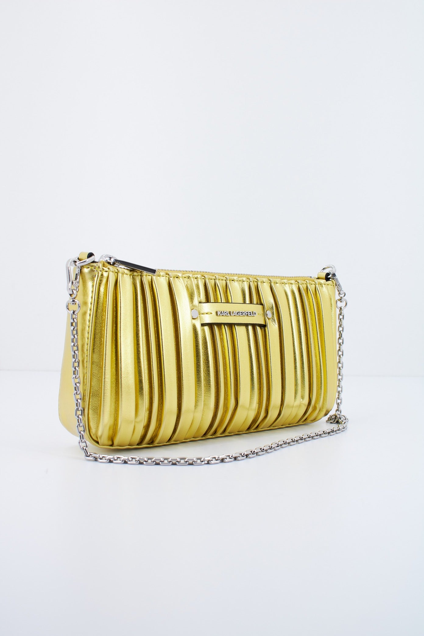 KARL LAGERFELD KUSHION SHOULDER POUCH M en color ORO  (2)