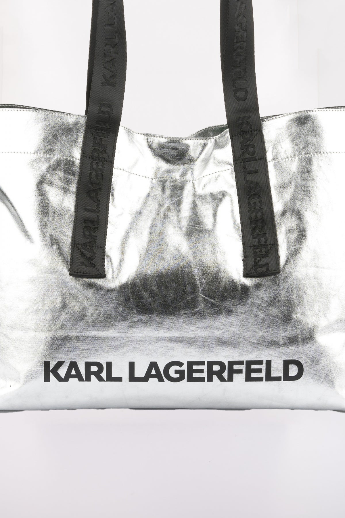 KARL LAGERFELD K/ESSENTIAL COATED SHOPPER en color PLATA  (4)