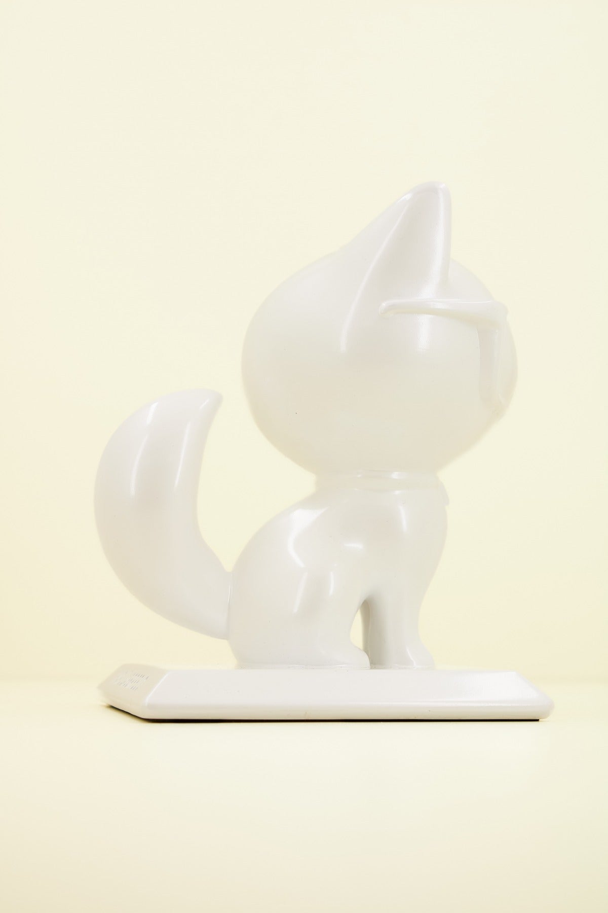 KARL LAGERFELD K/IKONIK . CHOUP STATUE en color BLANCO  (2)