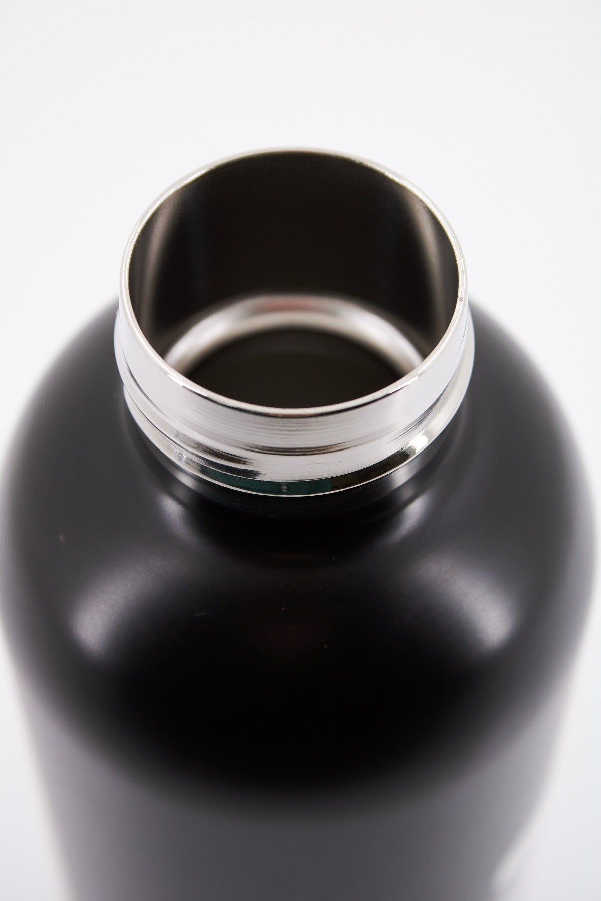 KARL LAGERFELD K/IKONIK . WATER BOTTLE en color NEGRO  (4)