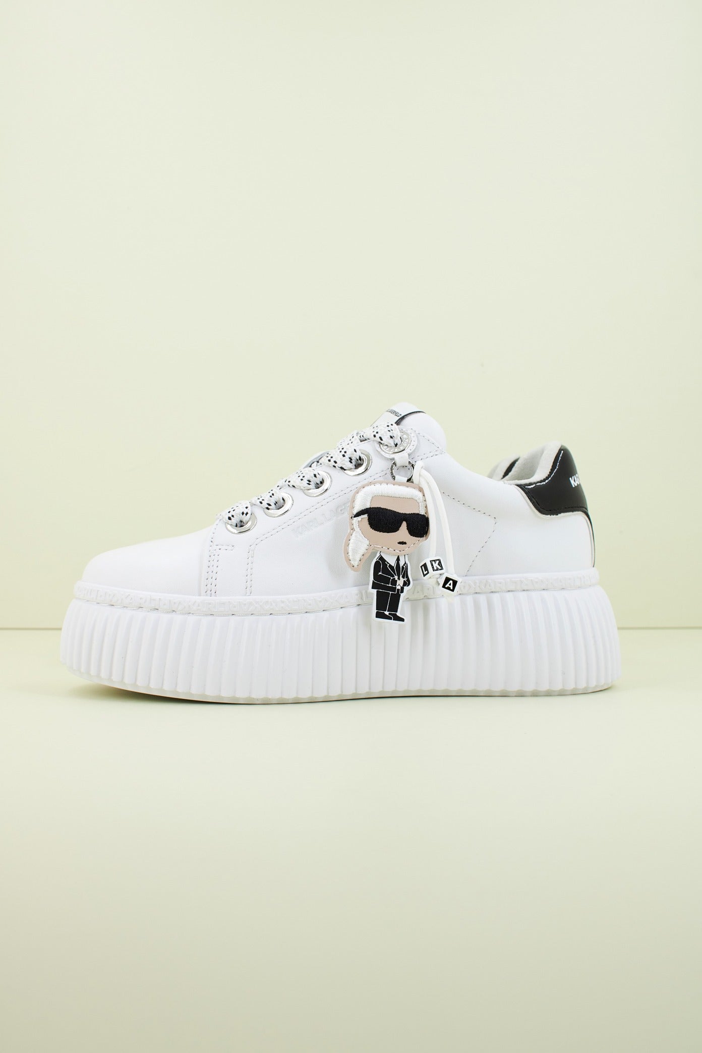 KARL LAGERFELD KREEPER LO KARL NFT PENDAN en color BLANCO  (1)