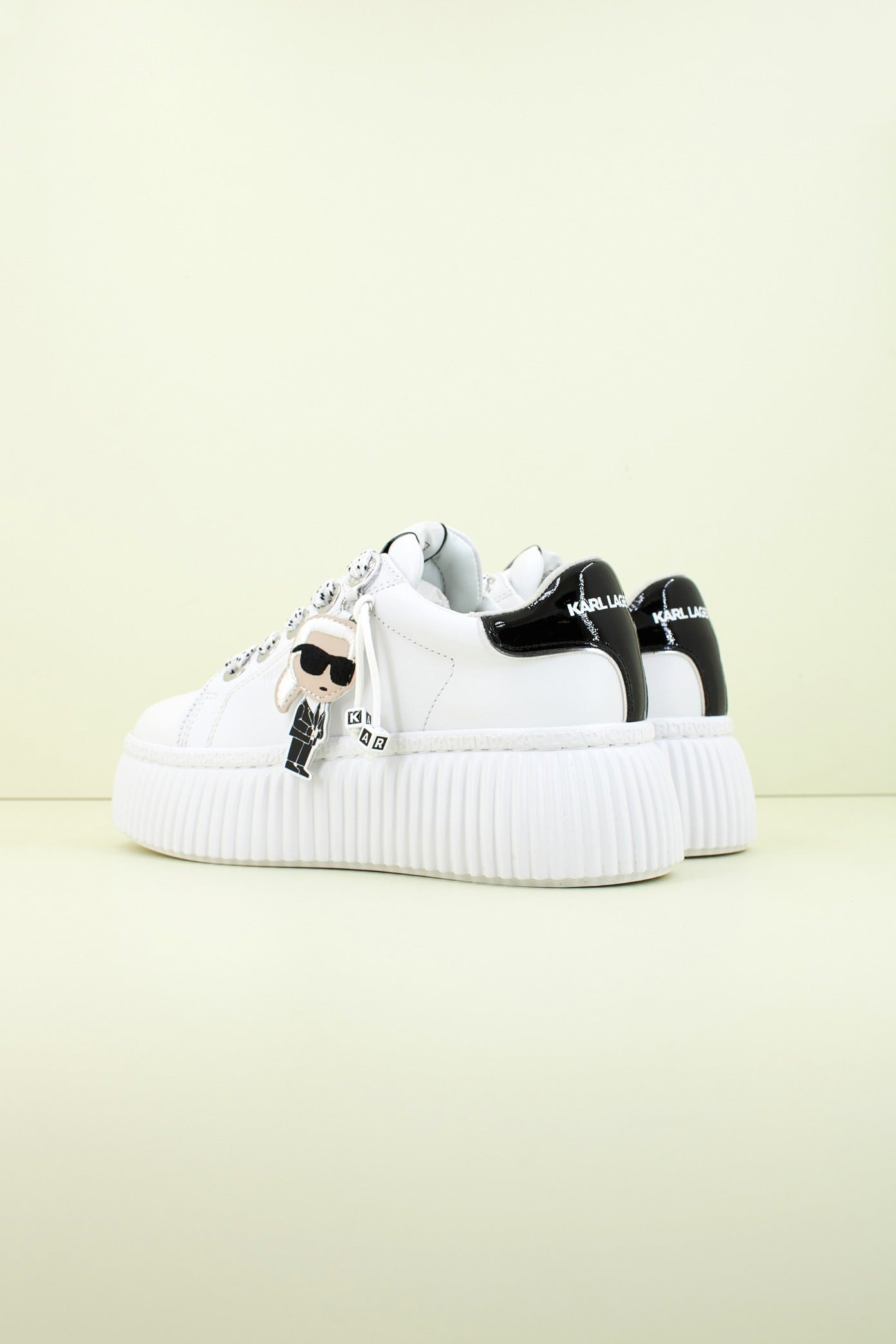 KARL LAGERFELD KREEPER LO KARL NFT PENDAN en color BLANCO  (3)