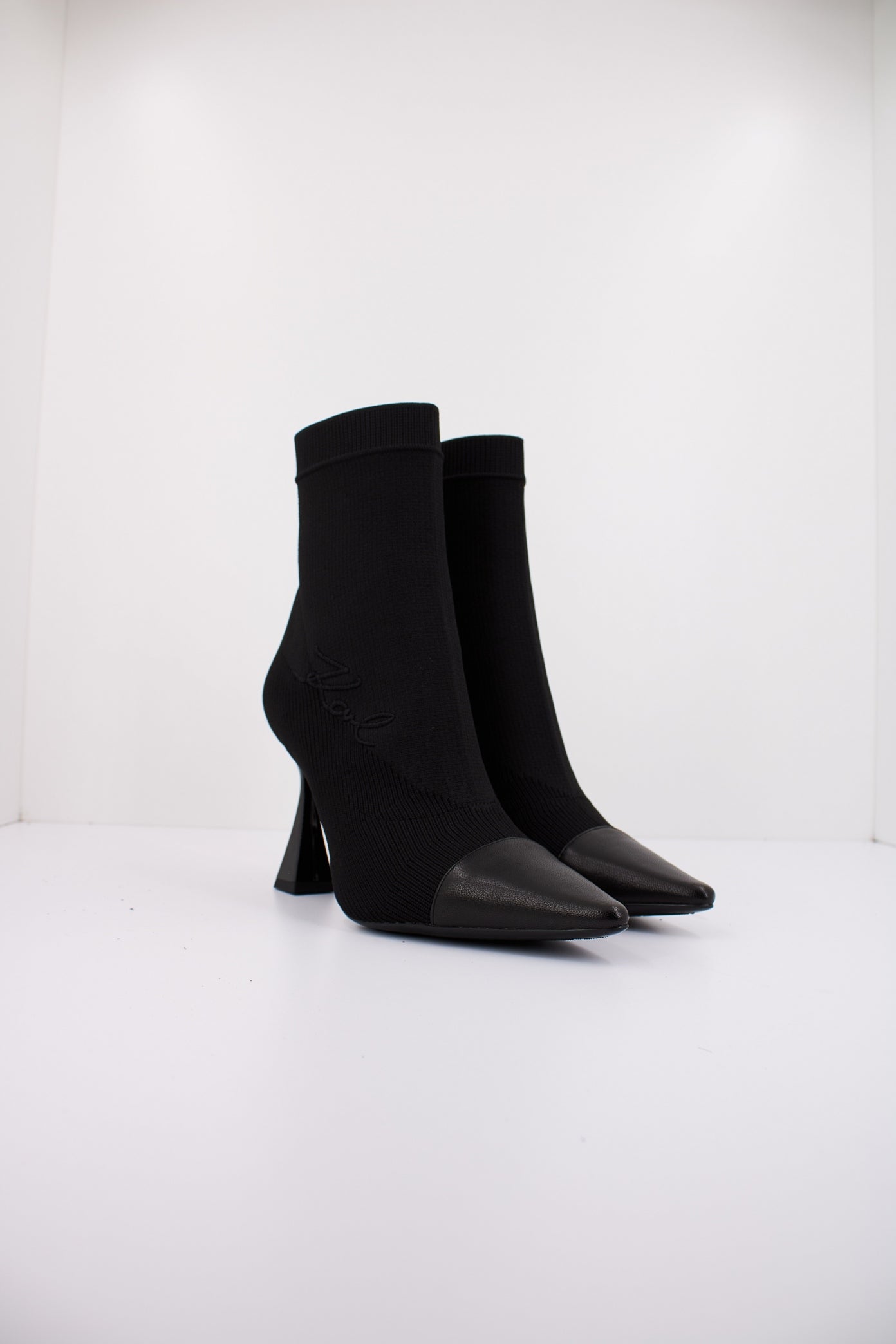 KARL LAGERFELD DEBUT II EMBRO KNIT ANKLE B en color NEGRO  (2)