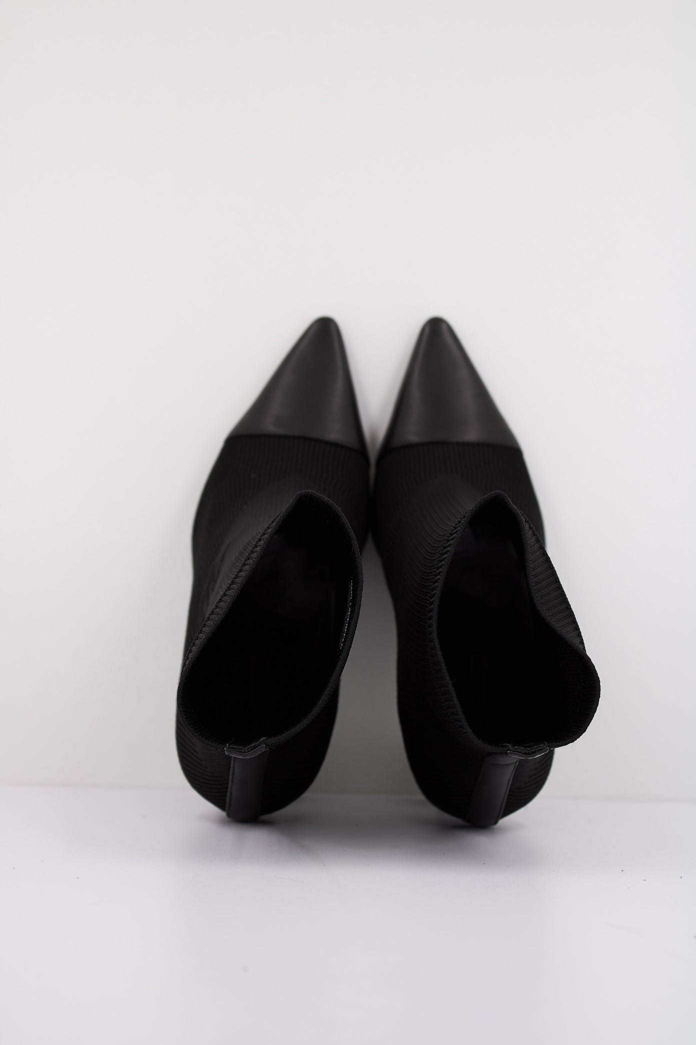 KARL LAGERFELD DEBUT II EMBRO KNIT ANKLE B en color NEGRO  (3)