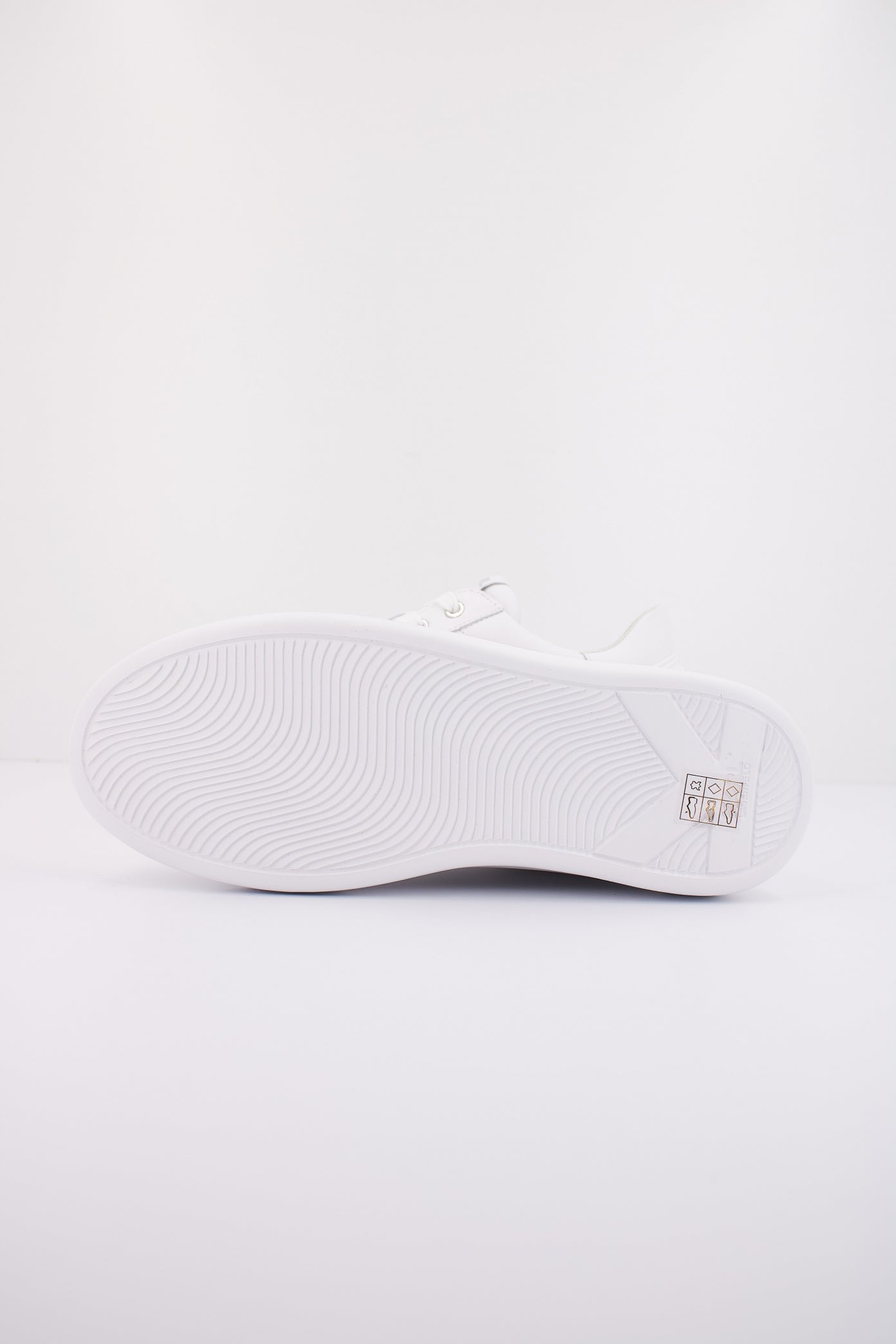 KARL LAGERFELD KAPRI MENS KARL NFT KOUNTE en color BLANCO  (5)