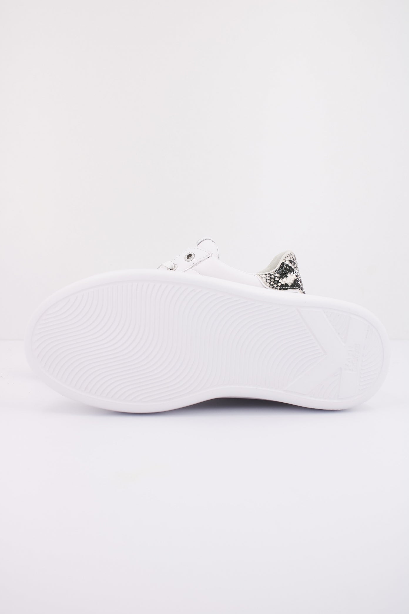 KARL LAGERFELD KAPRI KARL NFT SNAKE KOUNT en color BLANCO  (5)
