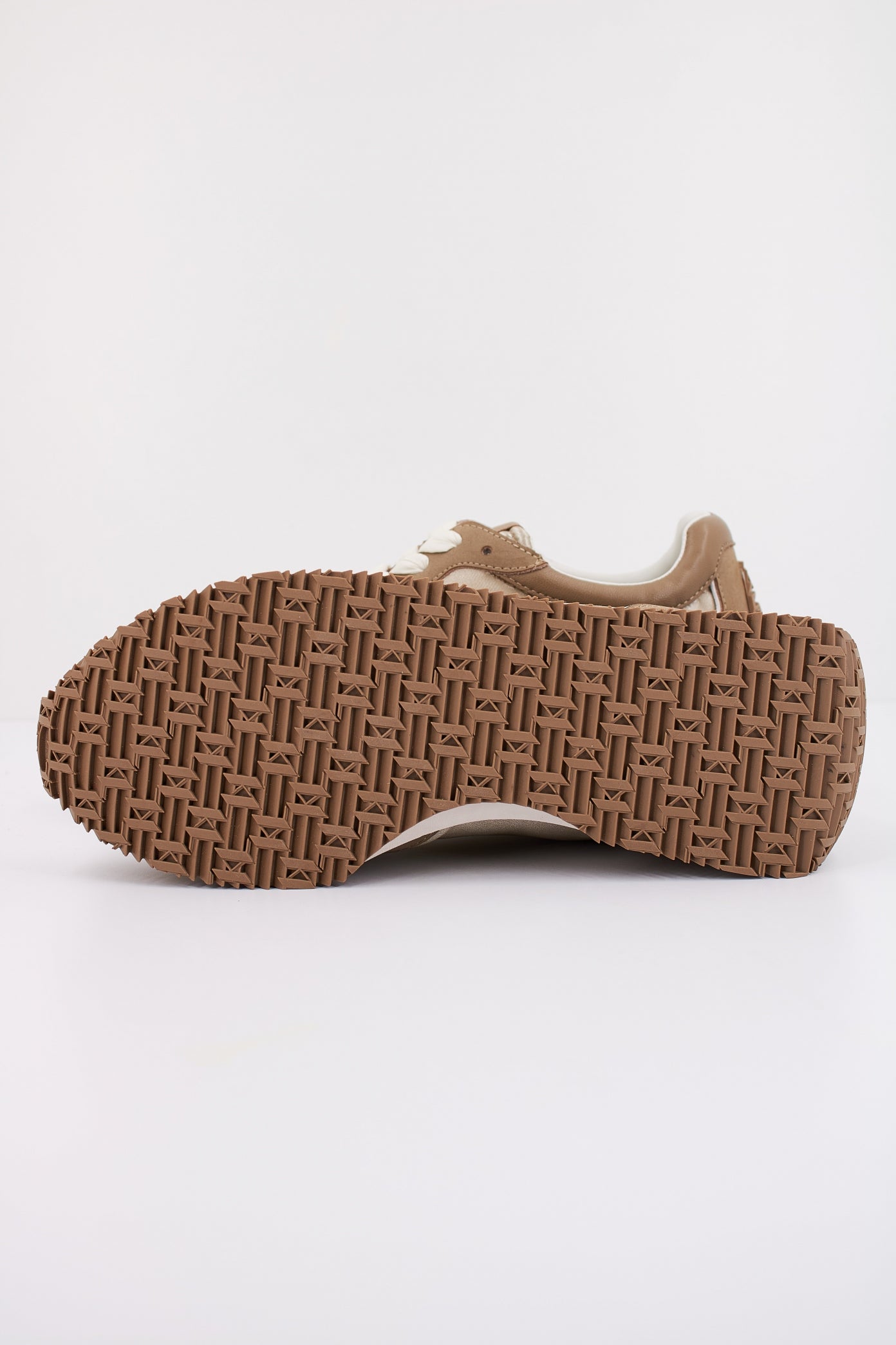 KARL LAGERFELD VELOCETTE HOTEL  en color MARRON CLARO  (5)