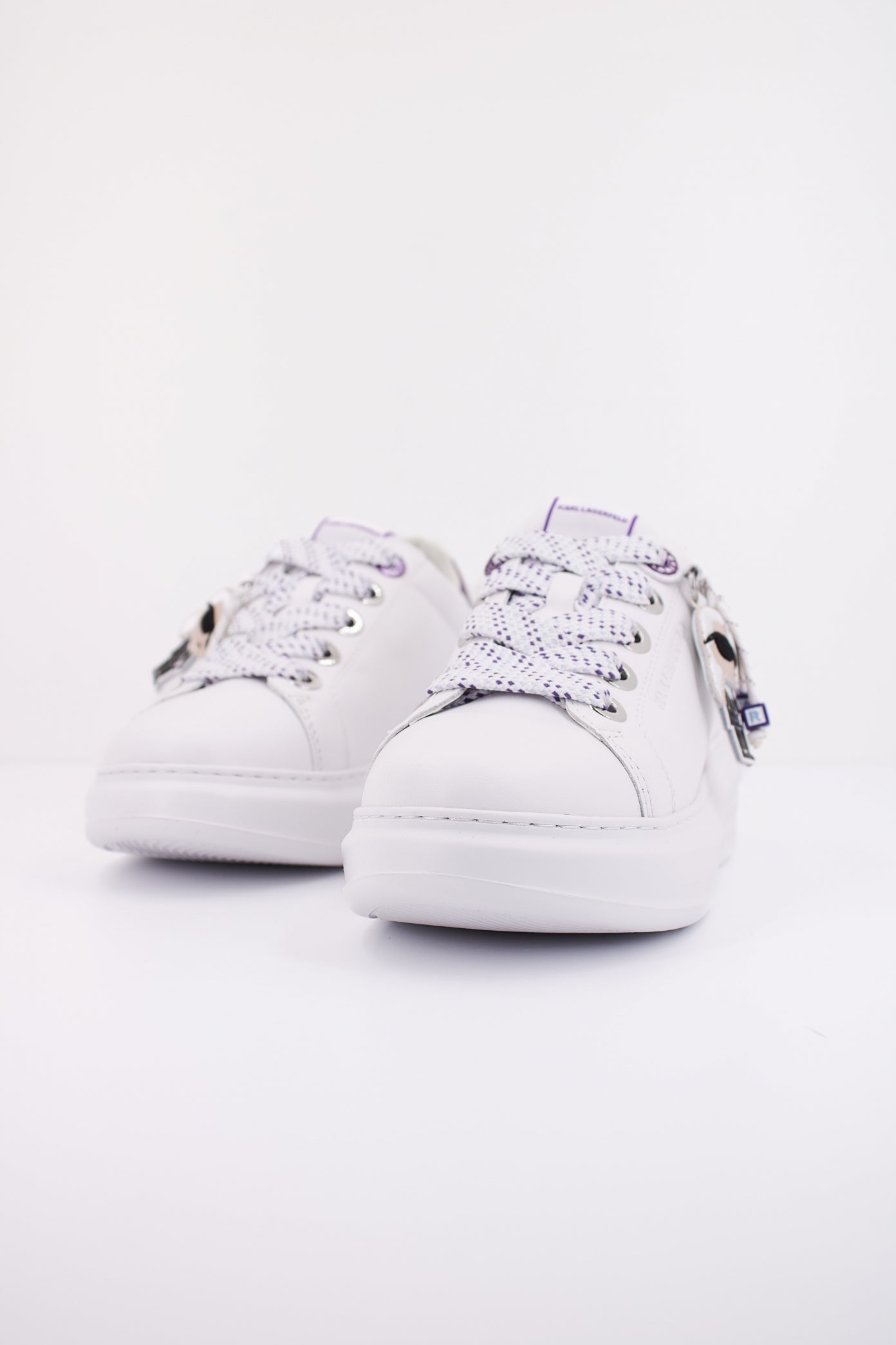 KARL LAGERFELD KAPRI KEYCHAIN en color BLANCO  (2)
