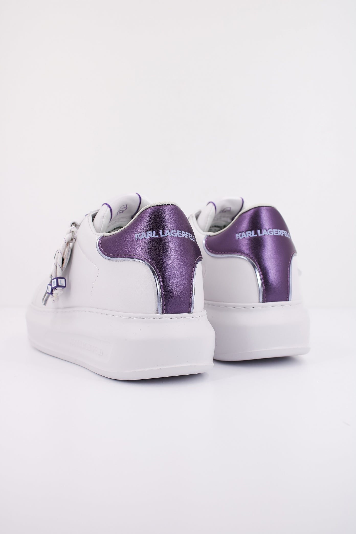 KARL LAGERFELD KAPRI KEYCHAIN en color BLANCO  (4)