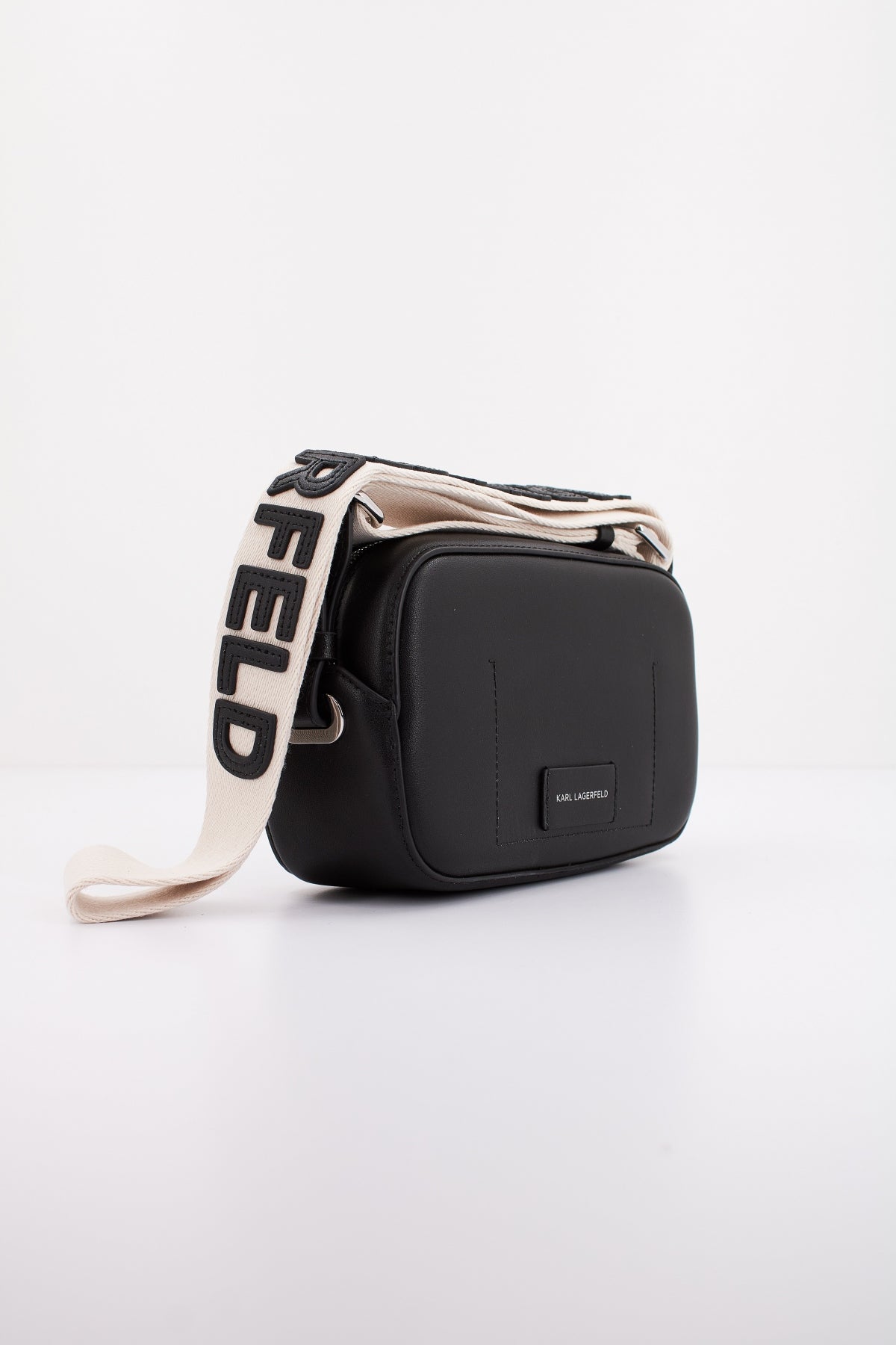 KARL LAGERFELD K/CIRCLE CAMERABAG PERFORA en color NEGRO  (2)