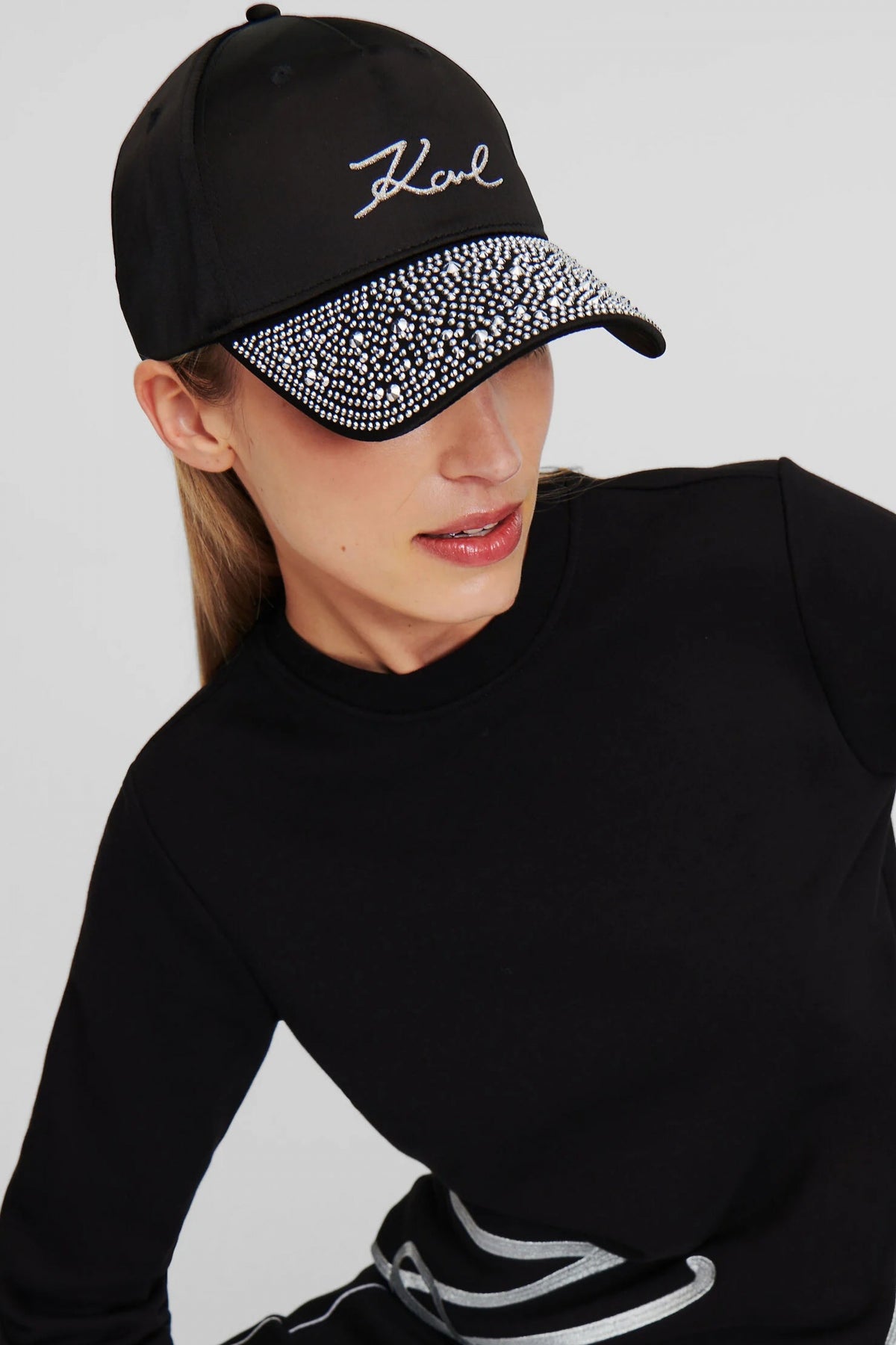 KARL LAGERFELD K/SIGNATURE GLITTER STUD C en color NEGRO  (4)