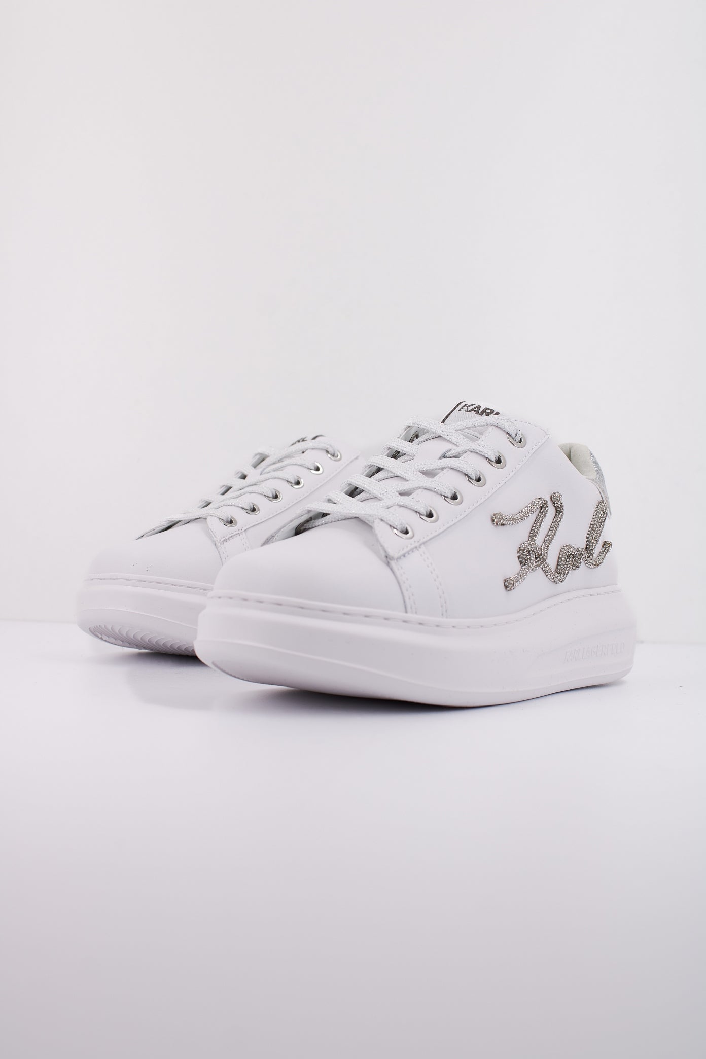 KARL LAGERFELD KAPRI SIGNIA RHINESTONE LO en color BLANCO  (2)