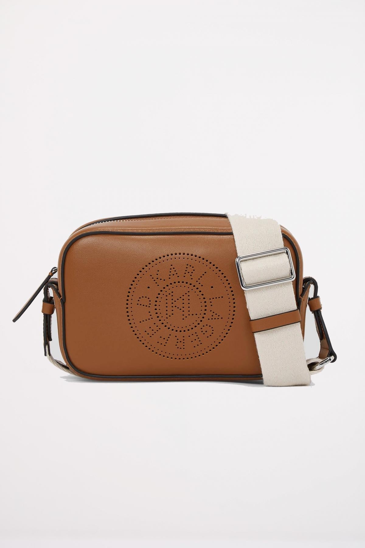 KARL LAGERFELD CIRLCE CAMERA BAG PERFORAT en color MARRON  (1)