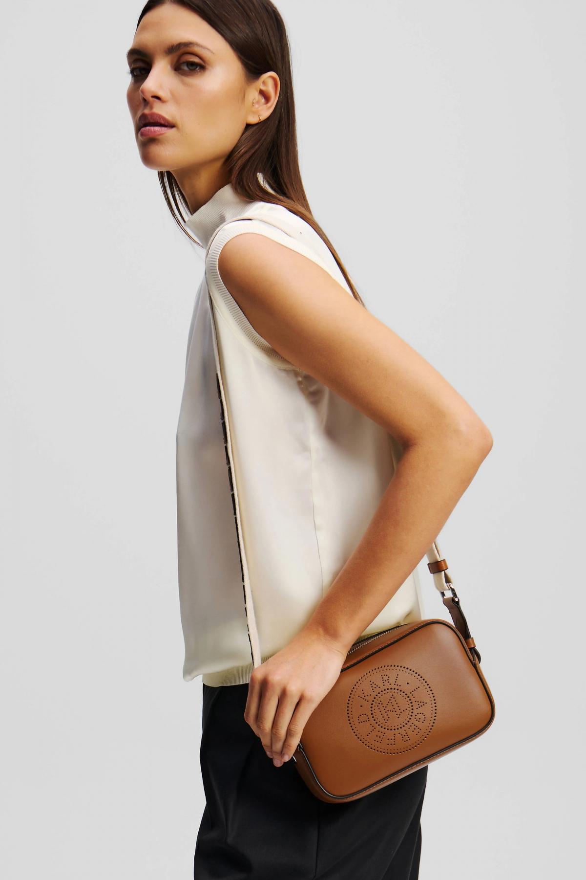 KARL LAGERFELD CIRLCE CAMERA BAG PERFORAT en color MARRON  (2)