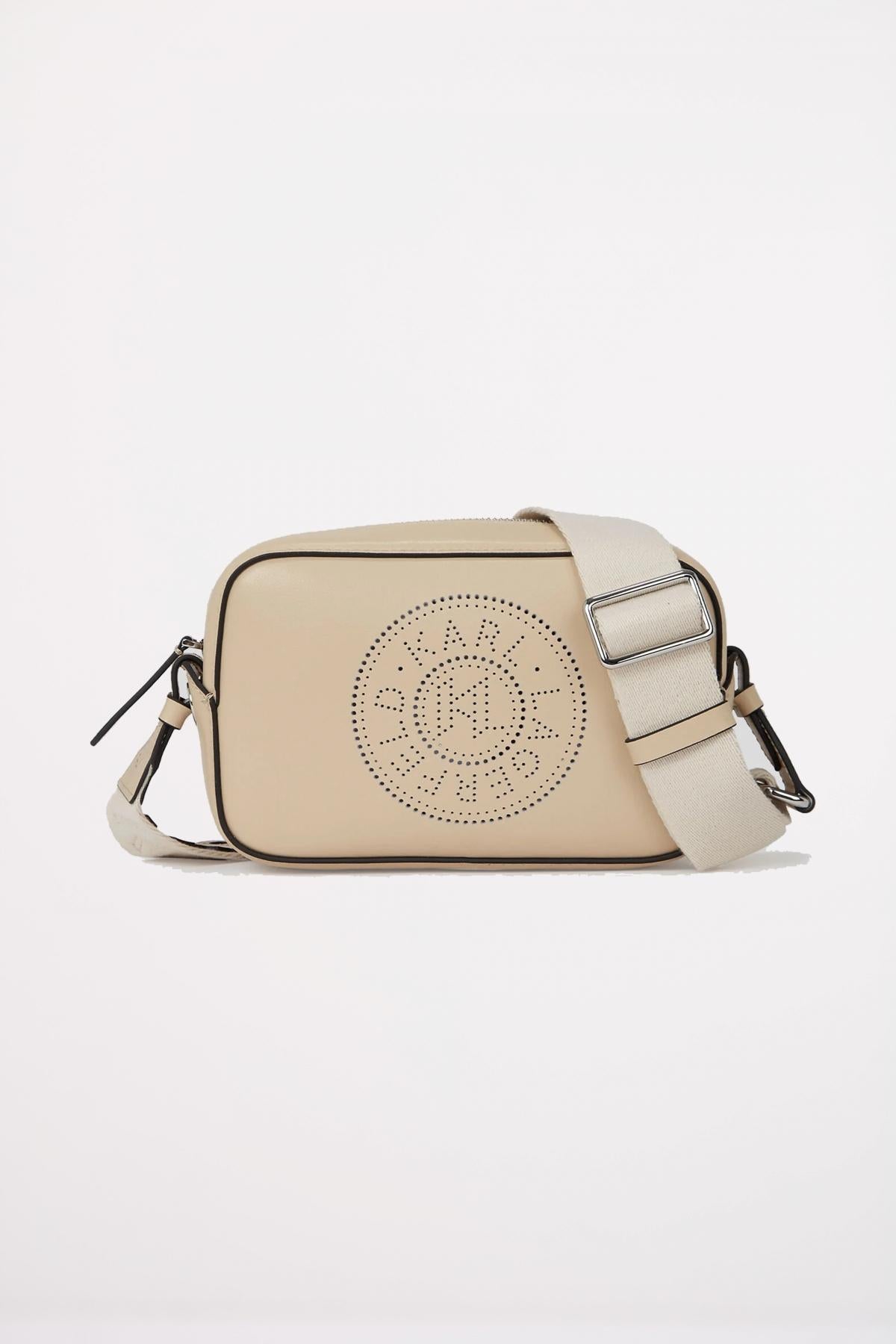 KARL LAGERFELD CIRLCE CAMERA BAG PERFORAT en color BEIS  (1)