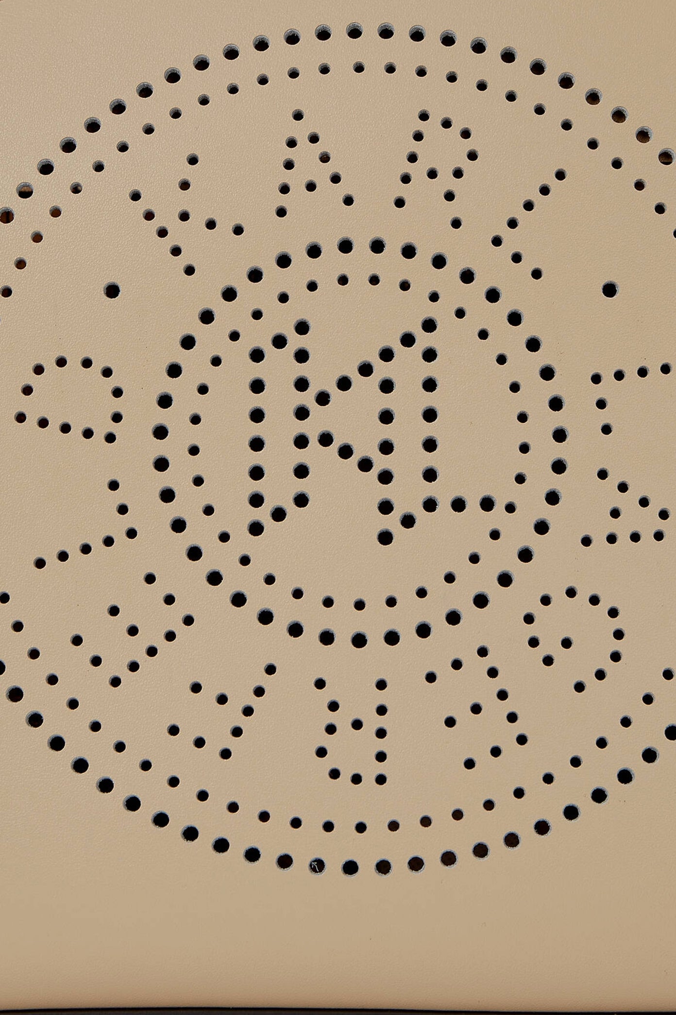 KARL LAGERFELD CIRCLE SM TOTE PERFORATED en color BEIS  (3)