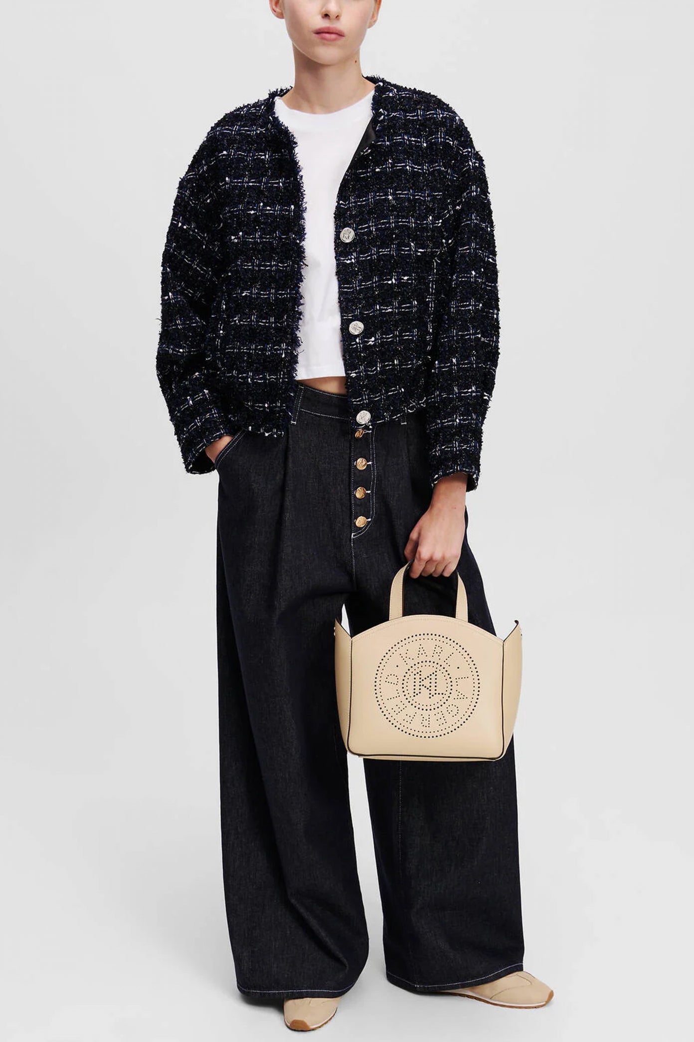 KARL LAGERFELD CIRCLE SM TOTE PERFORATED en color BEIS  (4)