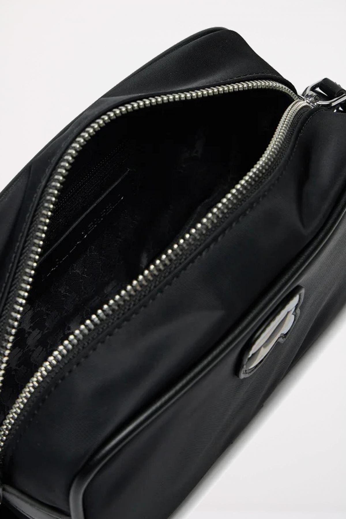 KARL LAGERFELD IKON NYLON CAMERA BAG en color NEGRO  (4)