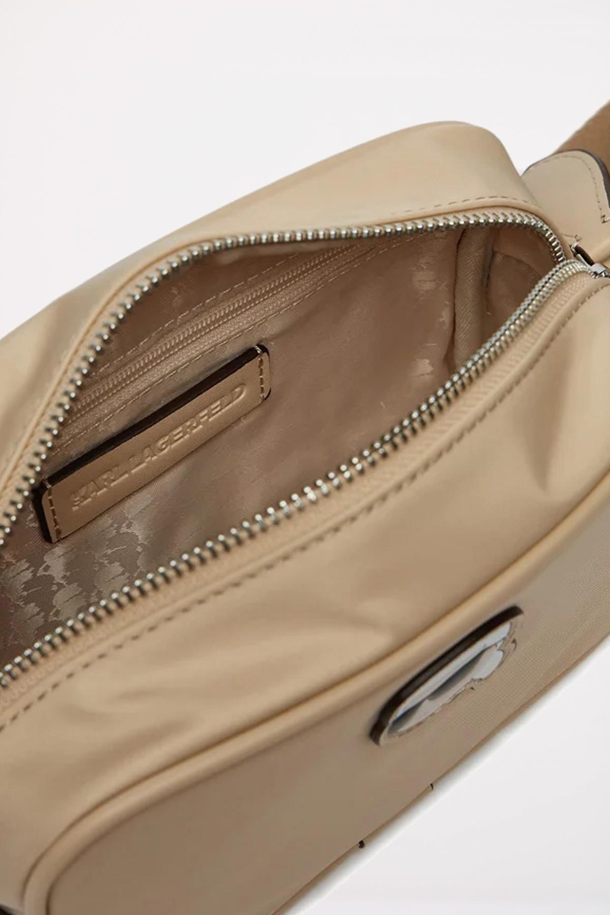 KARL LAGERFELD IKON NYLON CAMERA BAG en color BEIS  (4)