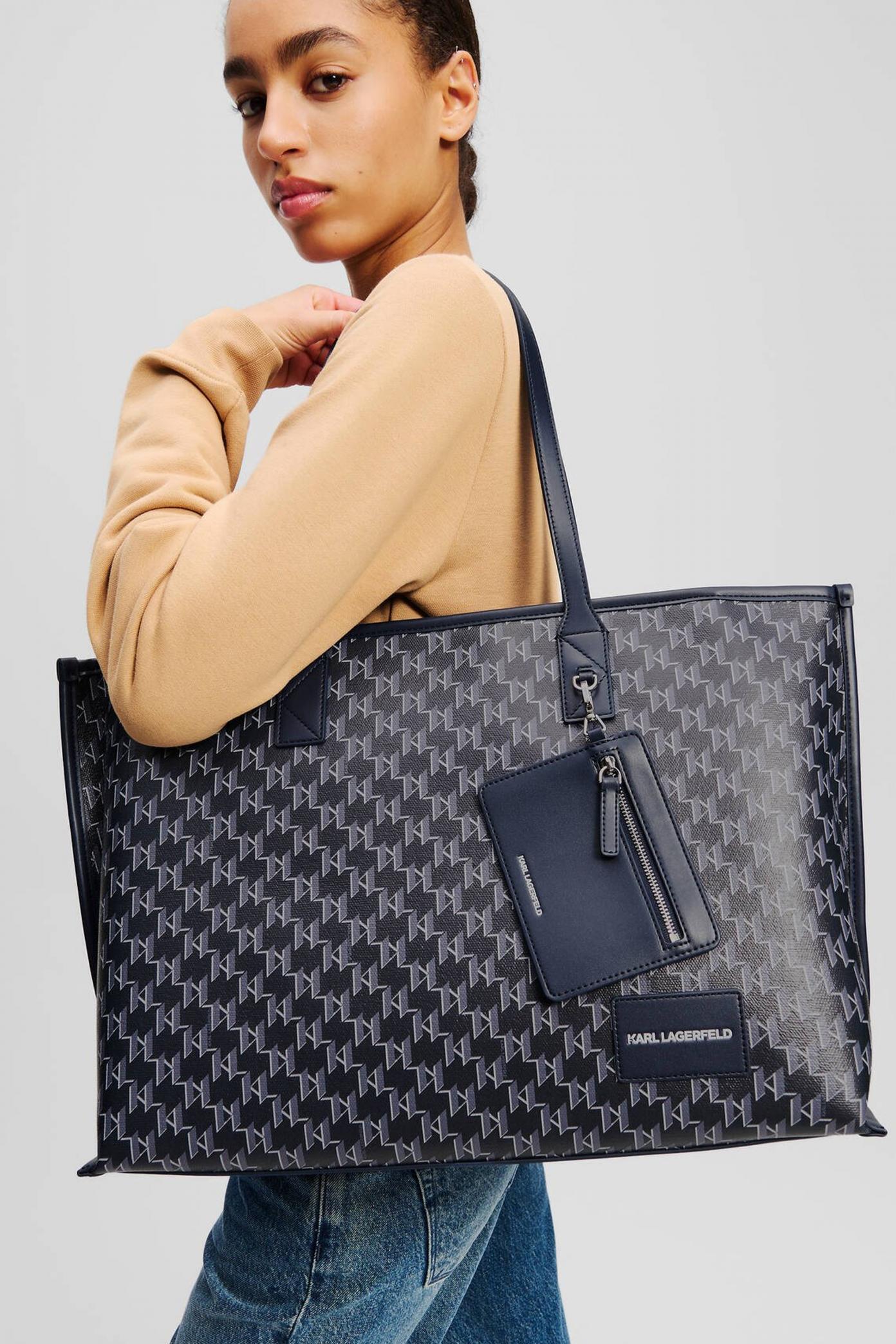 KARL LAGERFELD VOYAGE TOTE en color AZUL  (5)