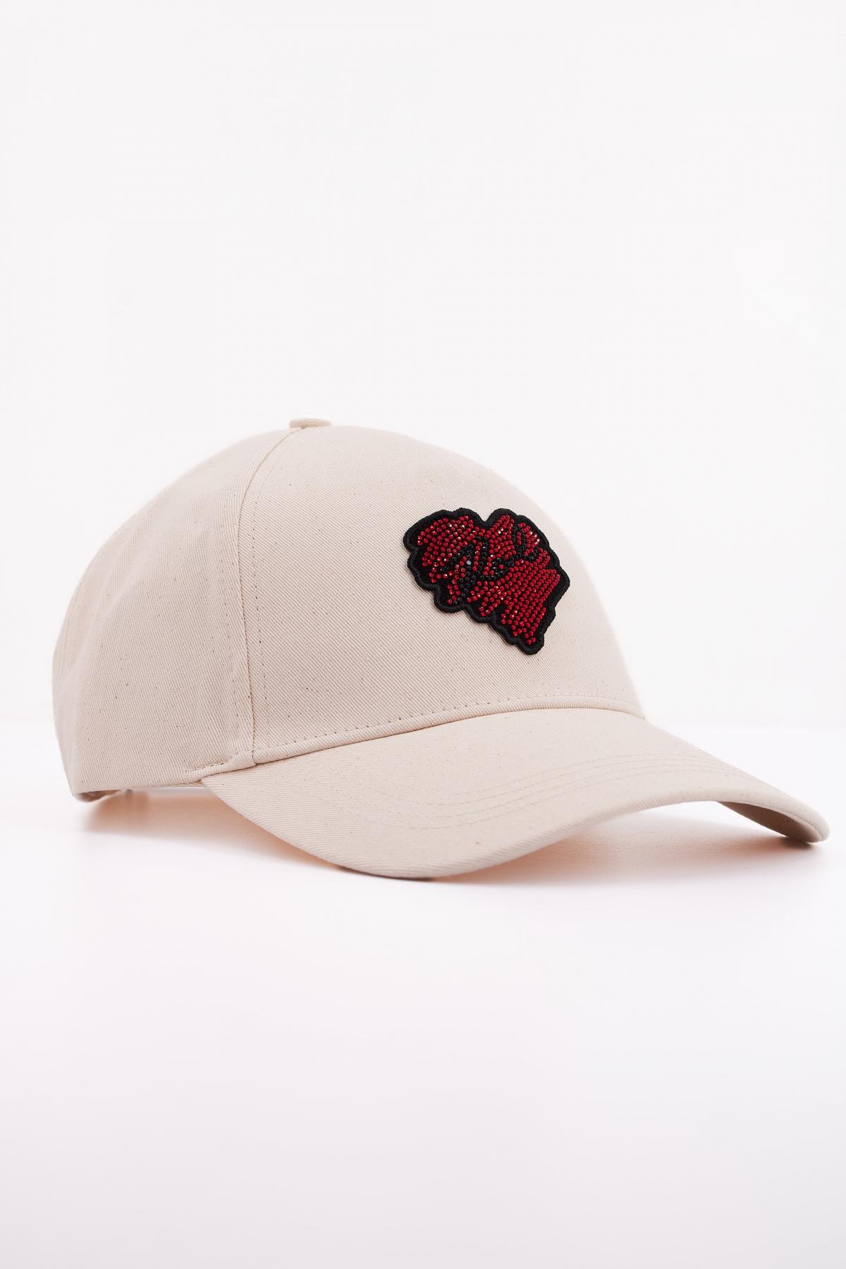 KARL LAGERFELD  HEARTS CAP en color BEIS  (2)