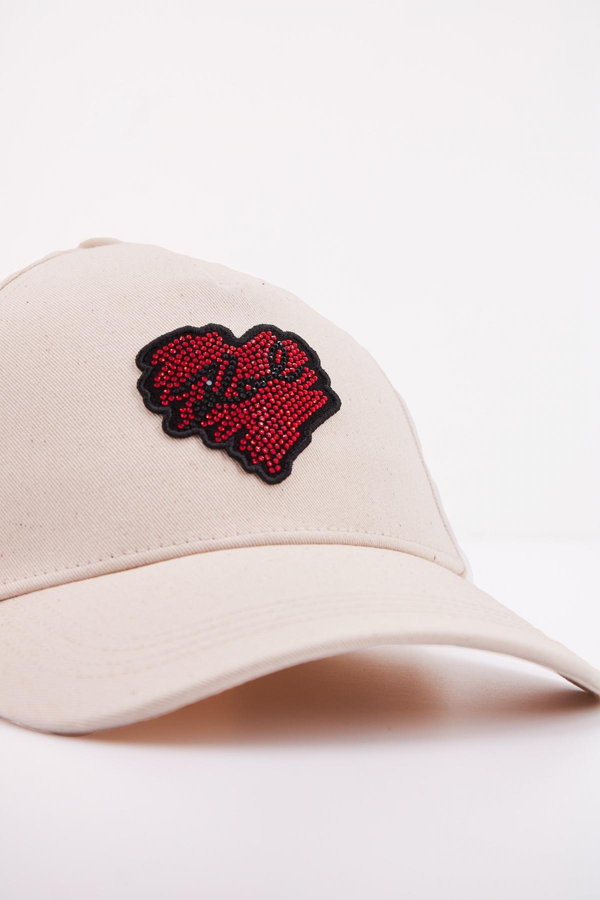 KARL LAGERFELD  HEARTS CAP en color BEIS  (4)