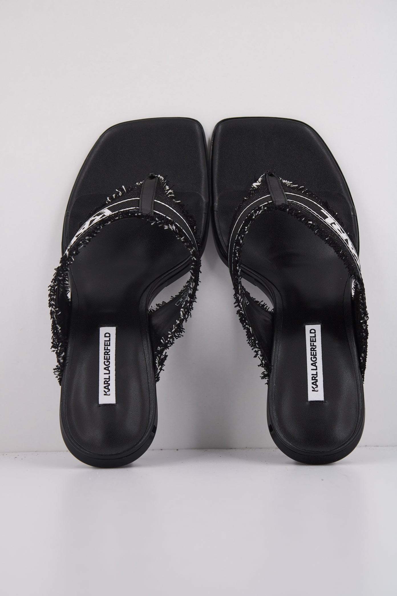 KARL LAGERFELD PANACHE II BORDER SLIDE en color NEGRO  (3)