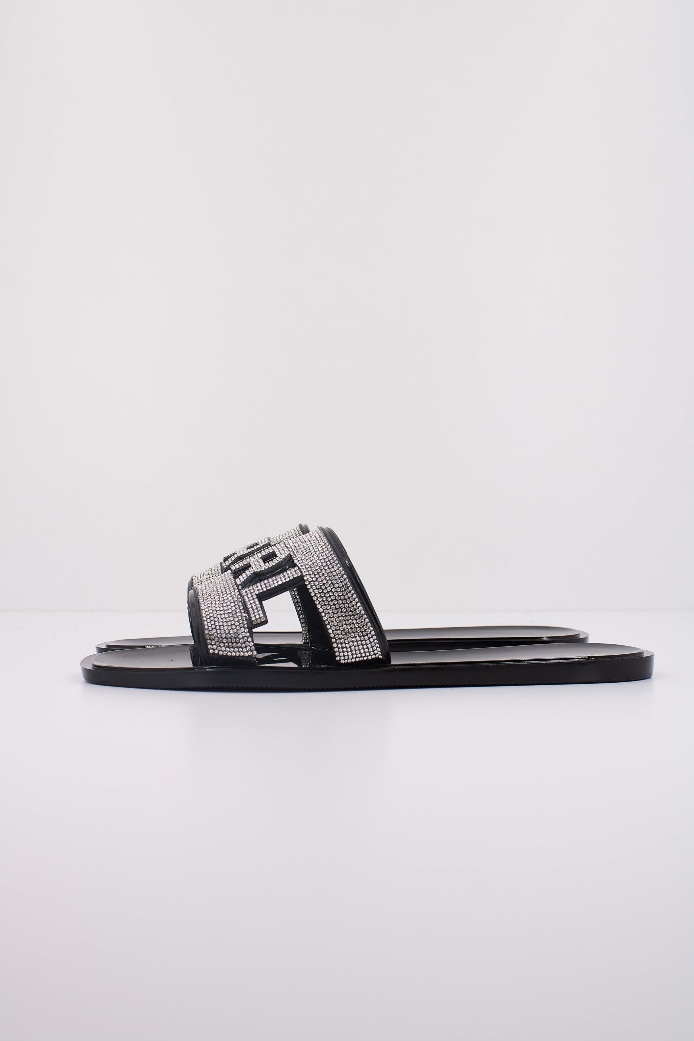 KARL LAGERFELD JELLY III SPARKLE CUT-OUT en color NEGRO  (1)
