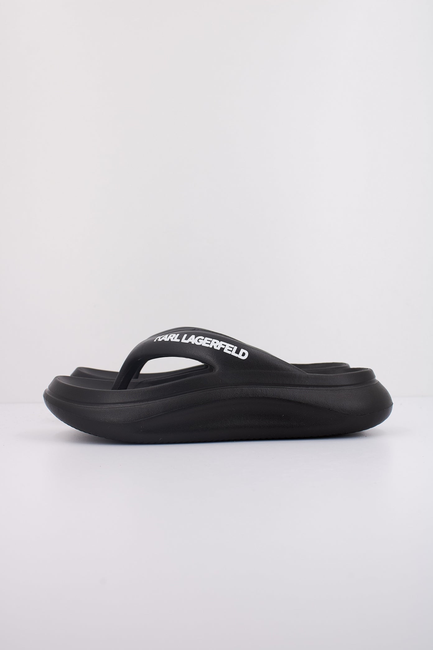 KARL LAGERFELD SKOONA II HOTEL KARL THONG en color NEGRO  (1)