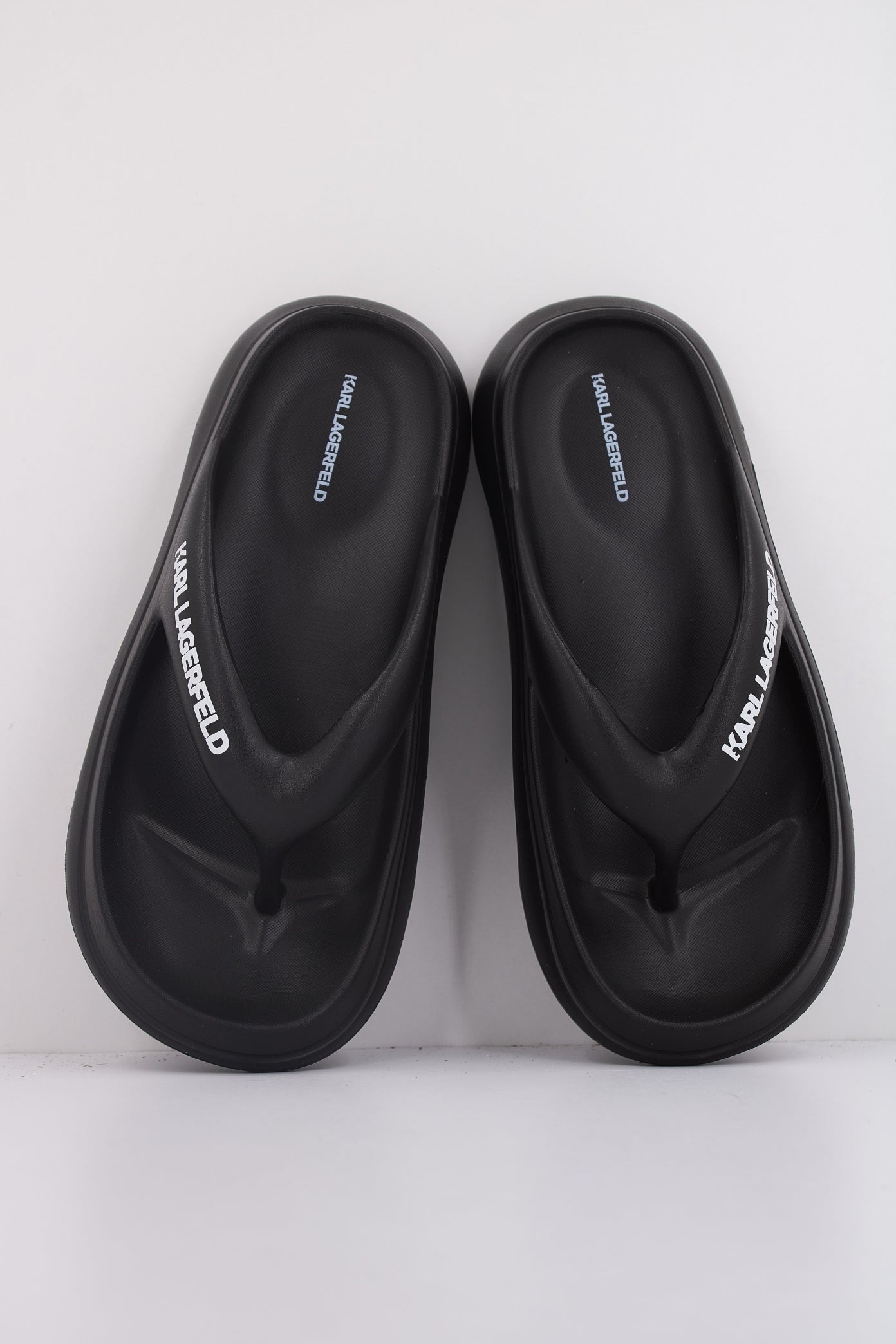 KARL LAGERFELD SKOONA II HOTEL KARL THONG en color NEGRO  (3)