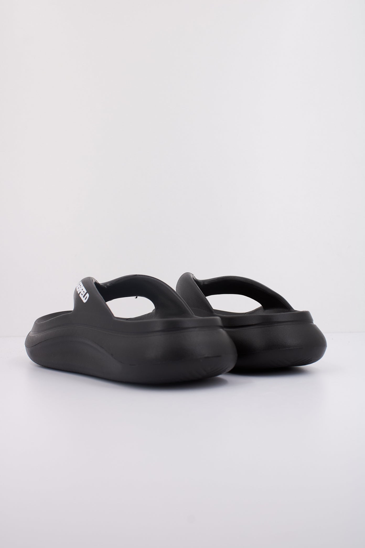 KARL LAGERFELD SKOONA II HOTEL KARL THONG en color NEGRO  (4)