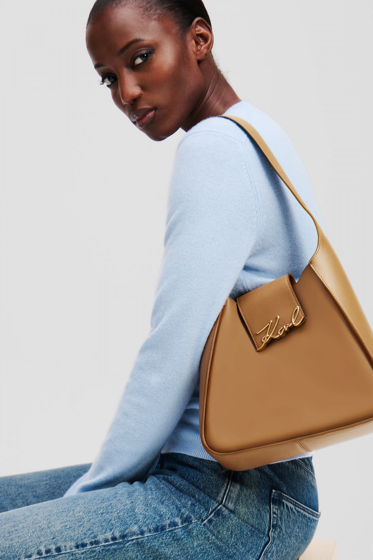 KARL LAGERFELD K SIGNATURE HOBO en color MARRON  (4)
