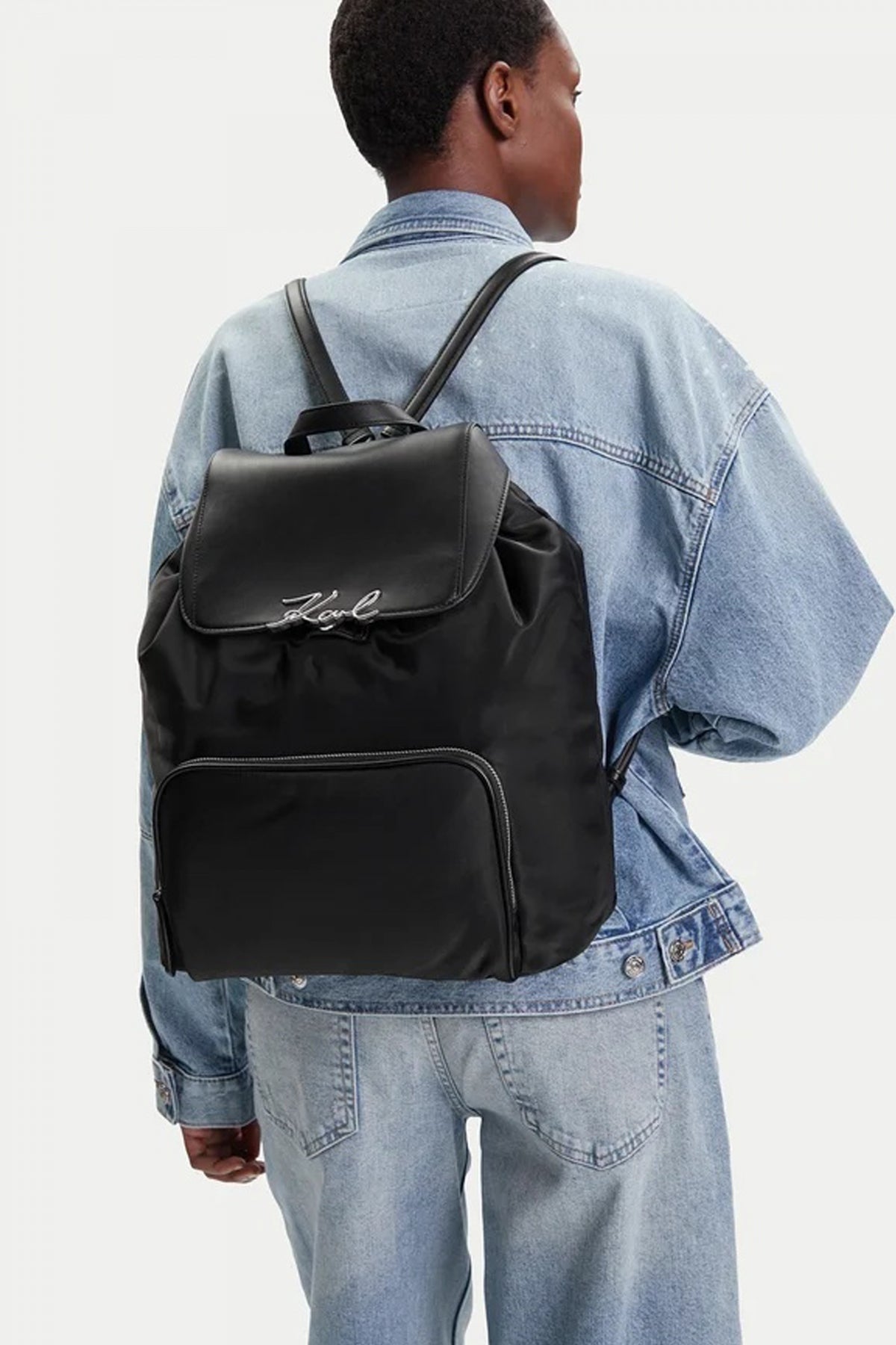 KARL LAGERFELD SIGNATURE NYLON MD BACKP en color NEGRO  (4)