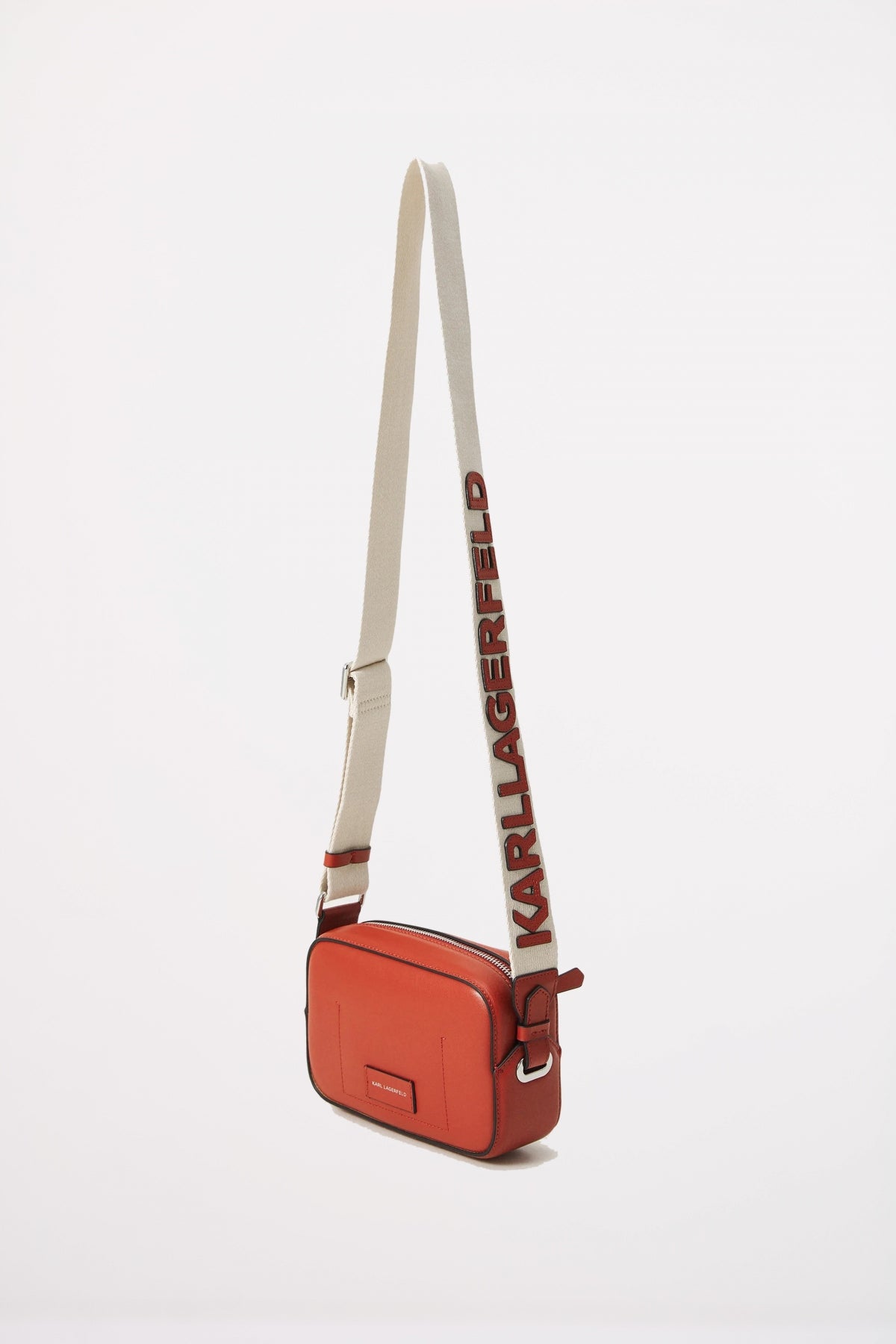 KARL LAGERFELD  K CIRCLE SLIM CAMERA BAG  en color ROJO  (2)