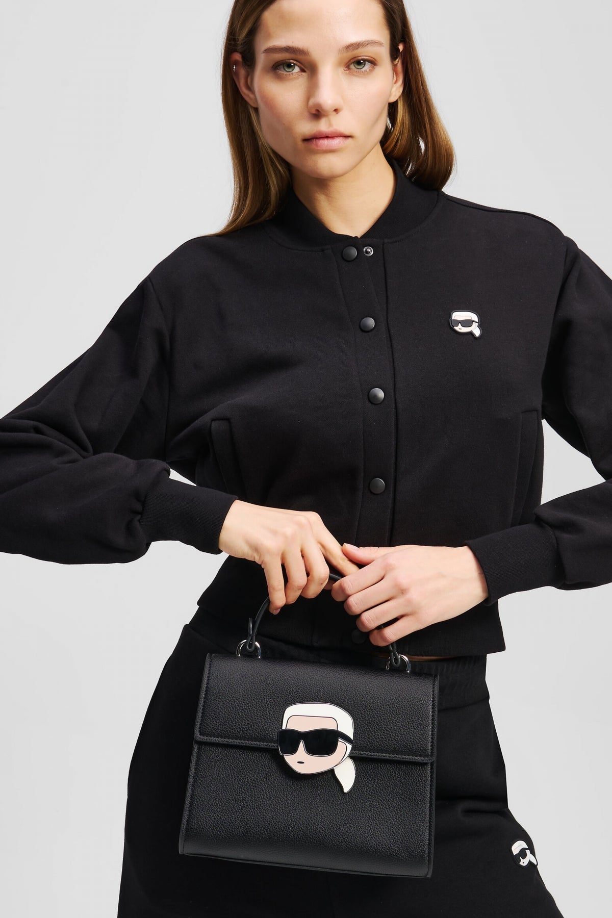 KARL LAGERFELD IKON GRAINY NS CROSSBODY en color NEGRO  (4)