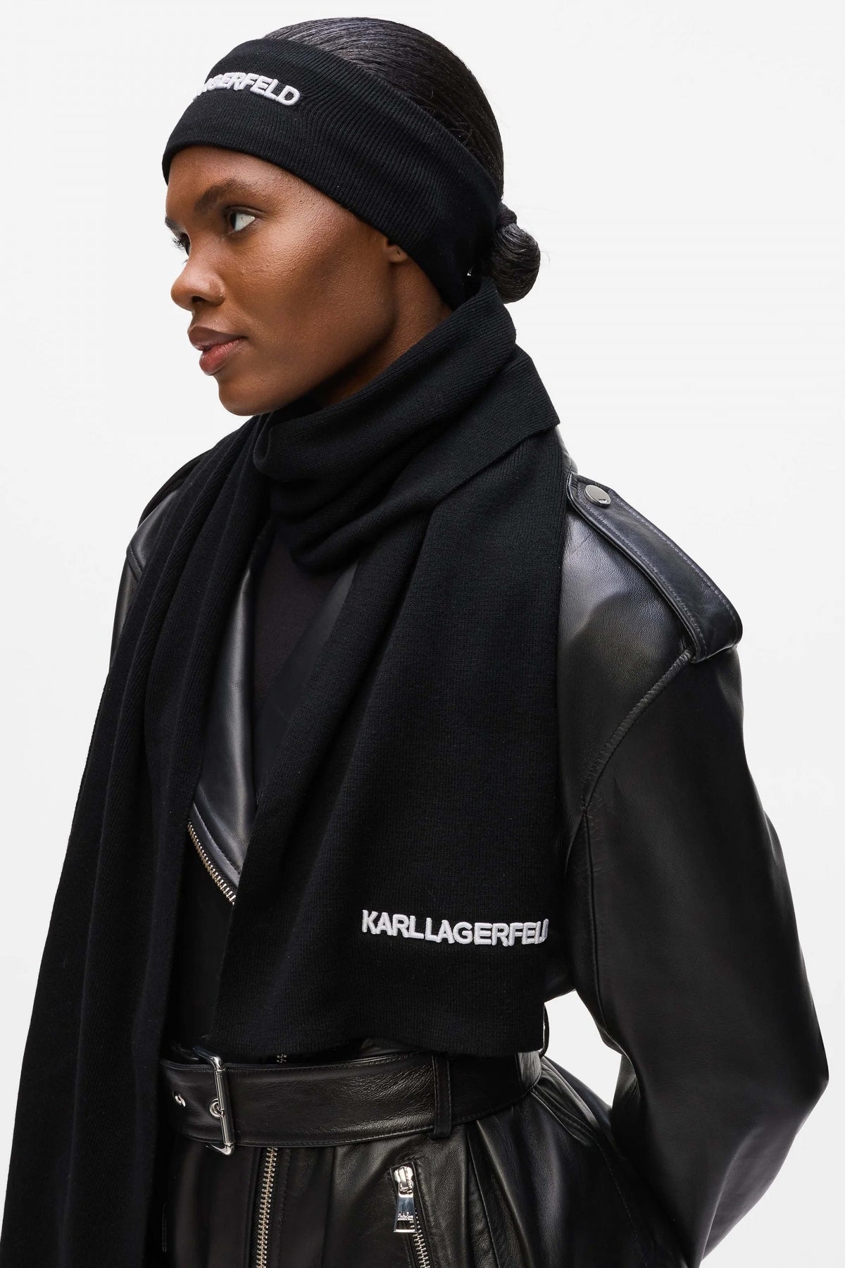 KARL LAGERFELD K ESSENTIAL SCARF en color NEGRO  (4)