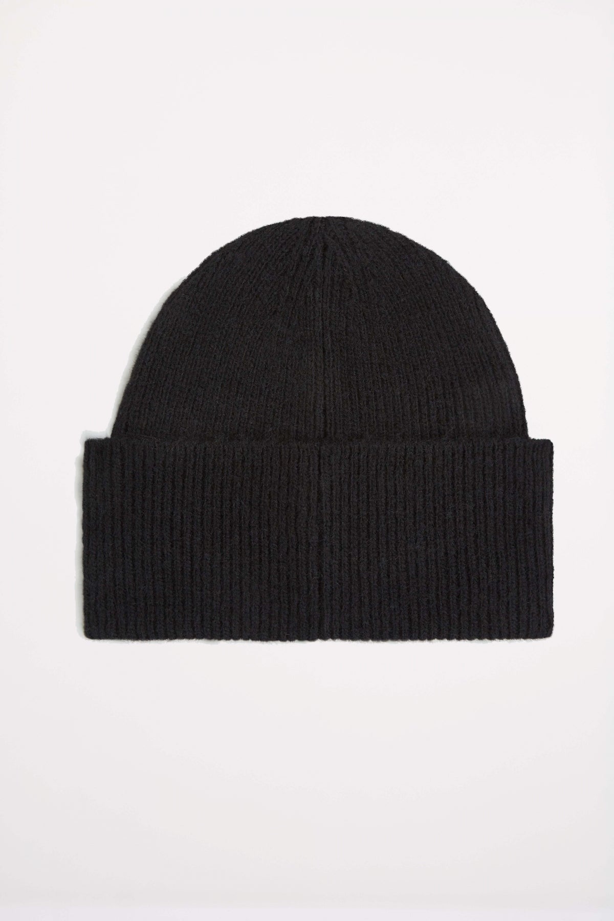 KARL LAGERFELD K SIGNATURE CROCHET BEANIE en color NEGRO  (2)