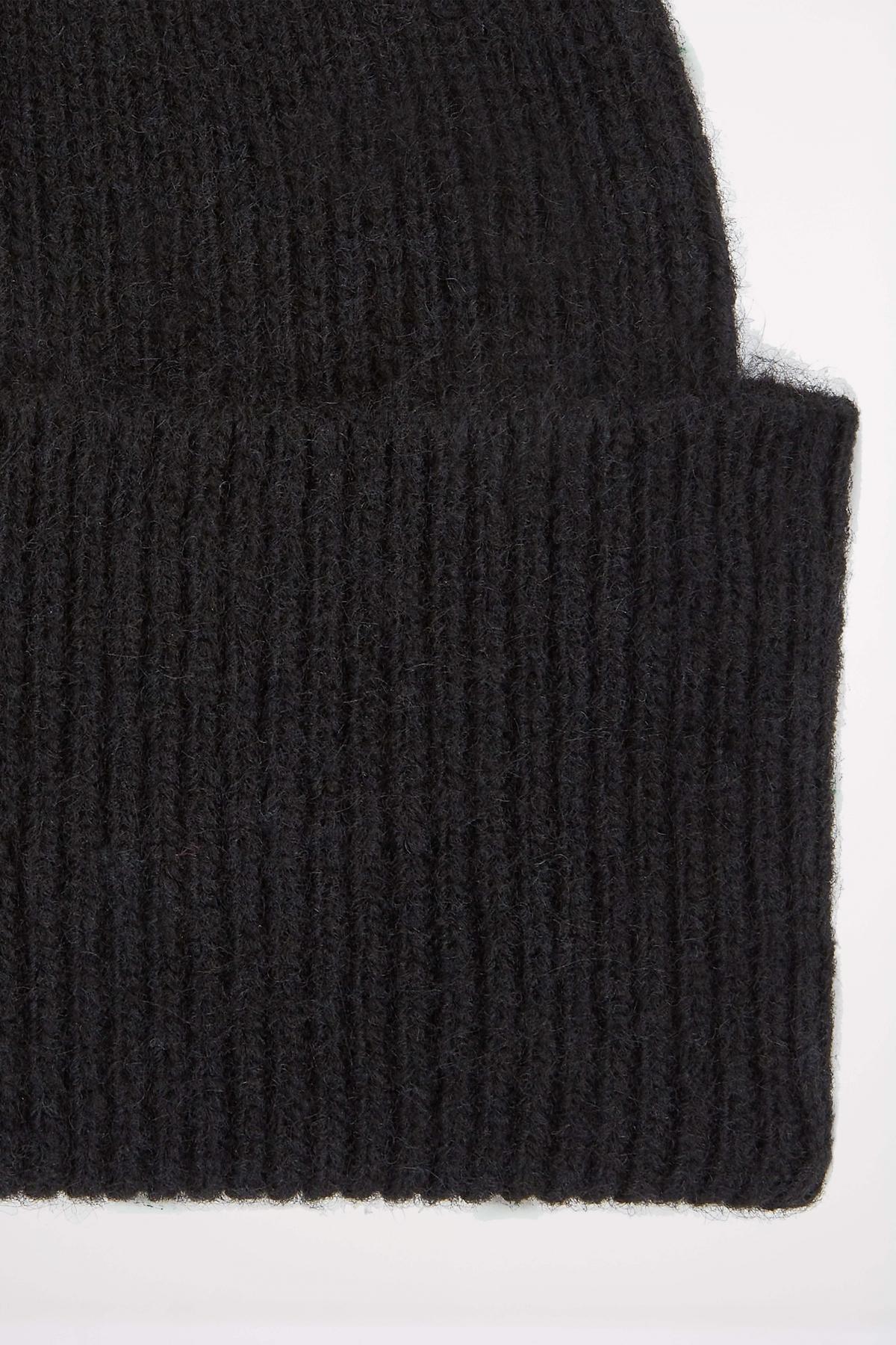 KARL LAGERFELD K SIGNATURE CROCHET BEANIE en color NEGRO  (4)