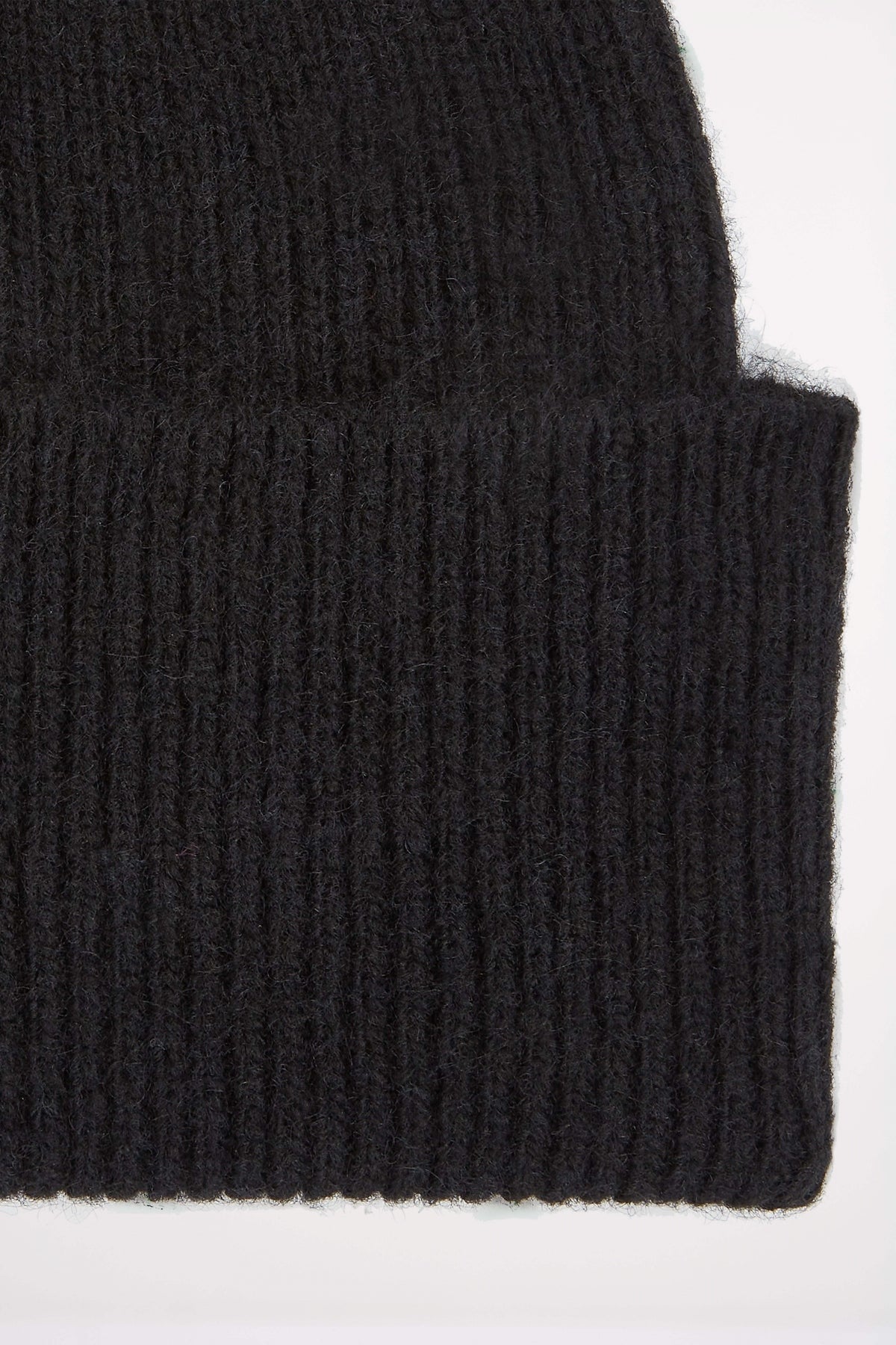 KARL LAGERFELD K SIGNATURE CROCHET BEANIE en color NEGRO  (4)