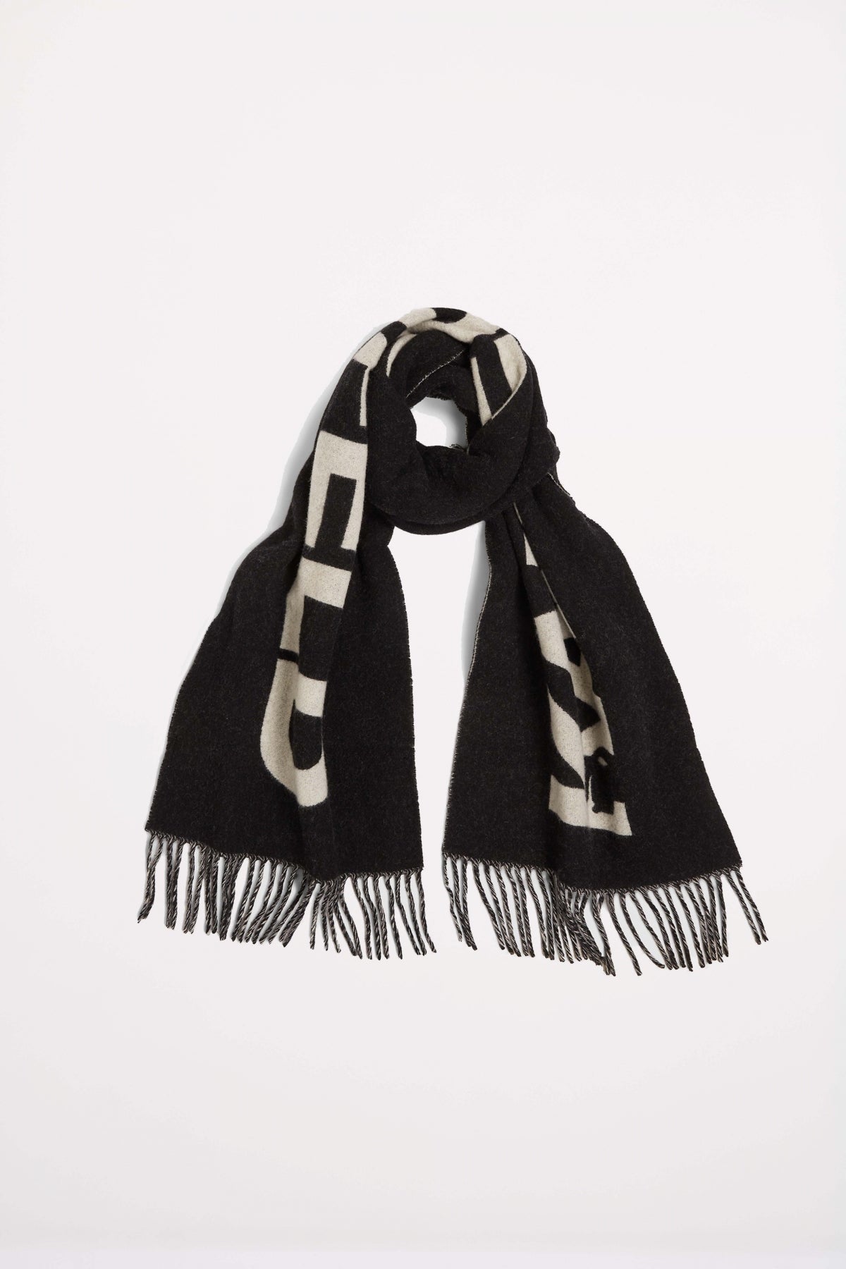 KARL LAGERFELD K ESSENTIAL JKRD WOVEN SCARF en color NEGRO  (3)