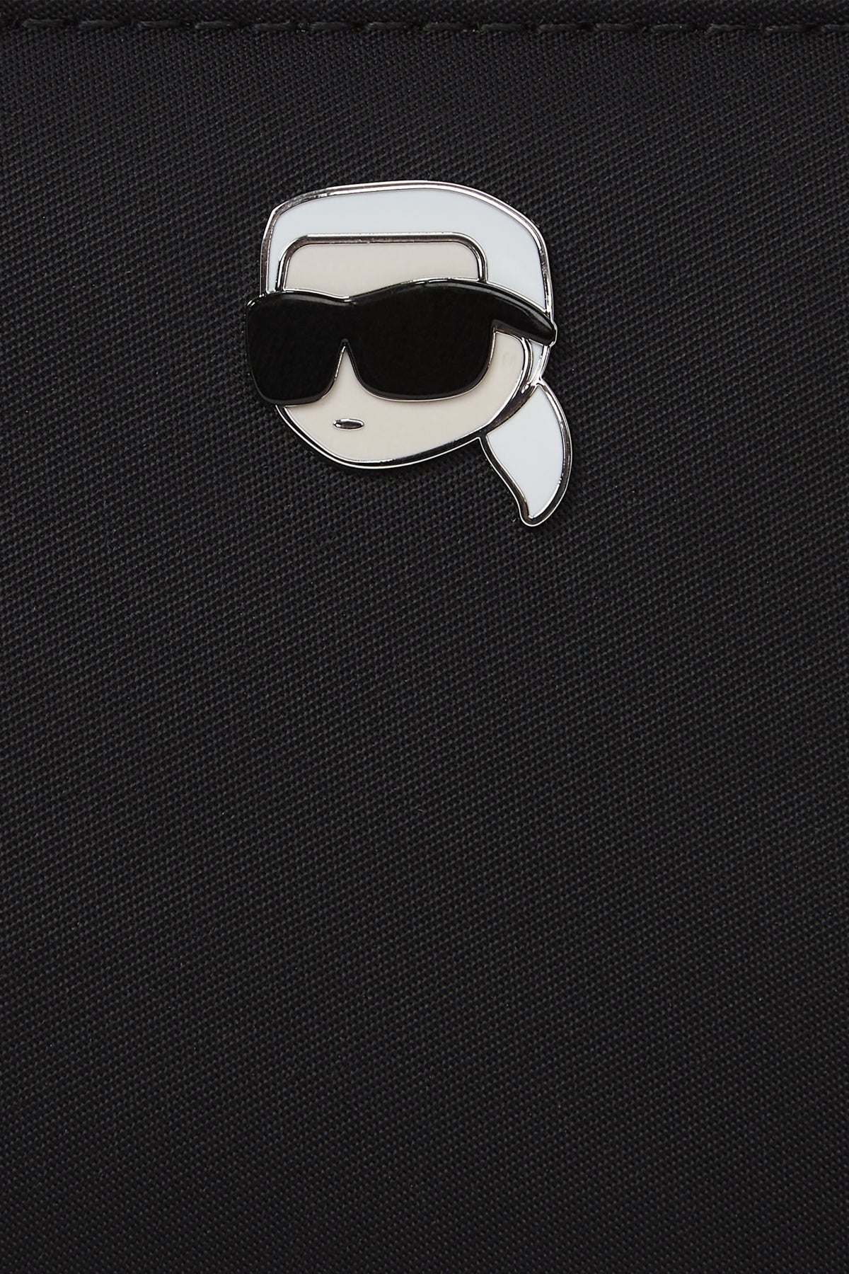 KARL LAGERFELD  IKON NYLON PIN SM ZIP WALL  en color NEGRO  (4)