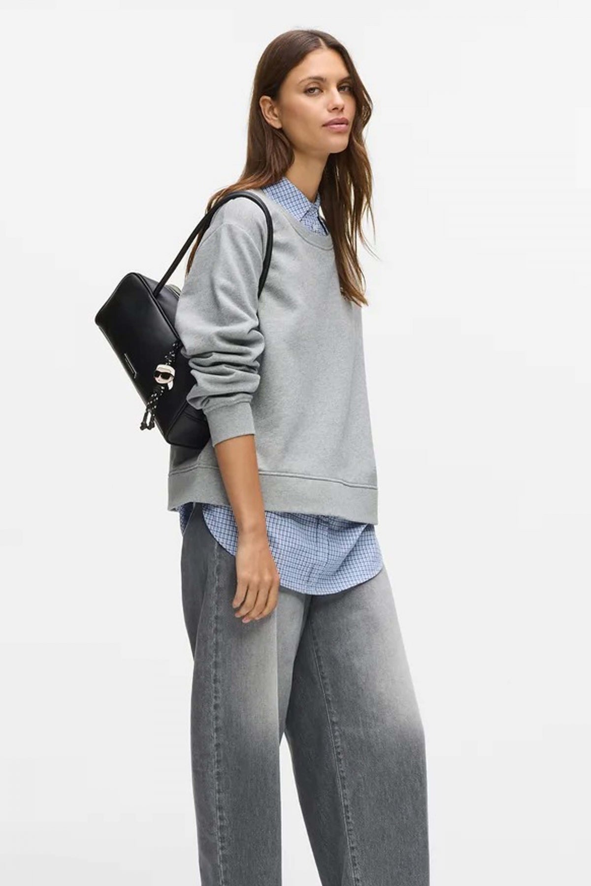 KARL LAGERFELD SMOOTH EW SHOULDER BA en color NEGRO  (1)