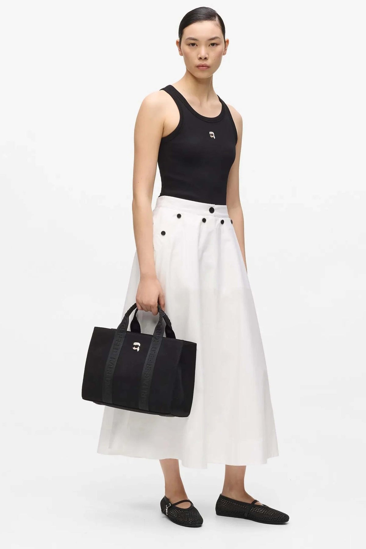 KARL LAGERFELD IKON PIN SQUARE MD TOTE  en color NEGRO  (1)