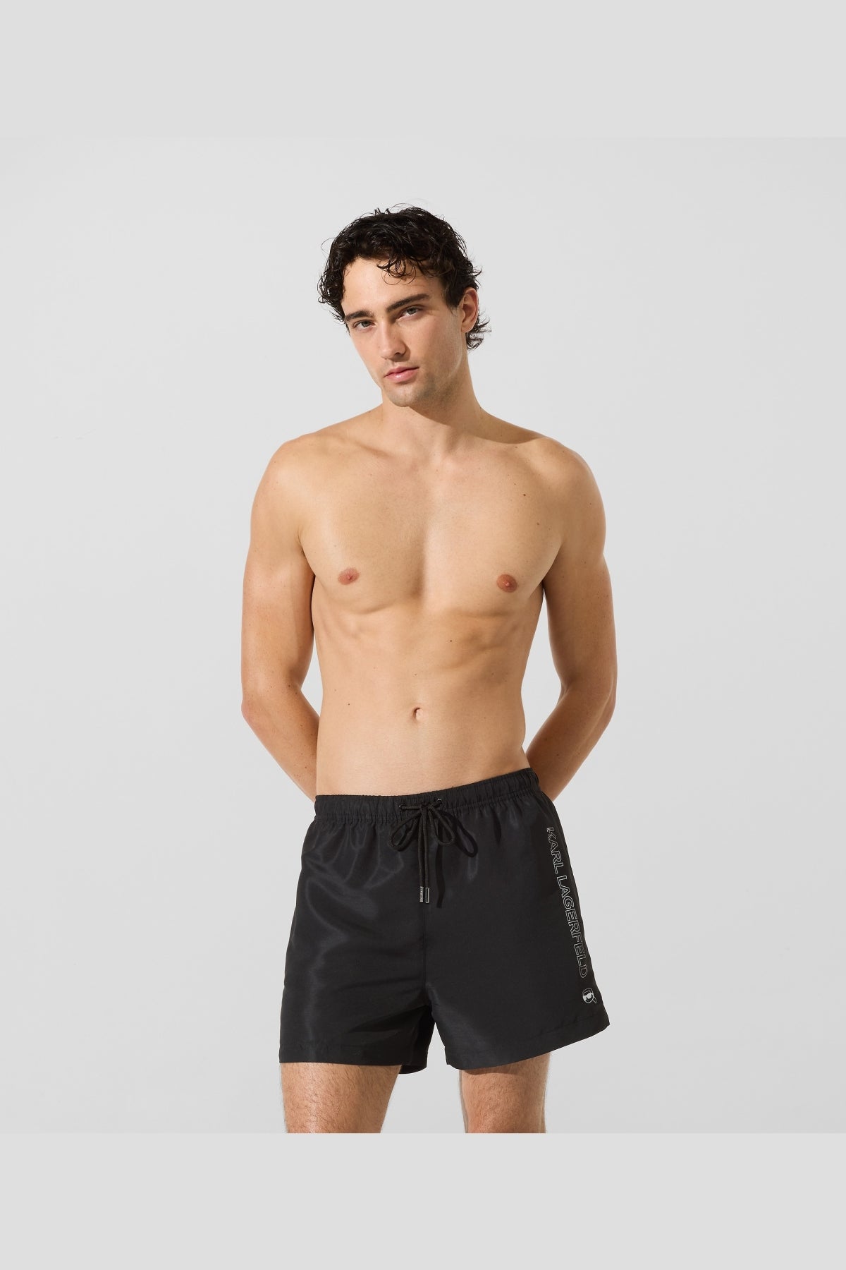 KARL LAGERFELD IKON SHINE SHORT BOARDSHOR en color NEGRO  (2)